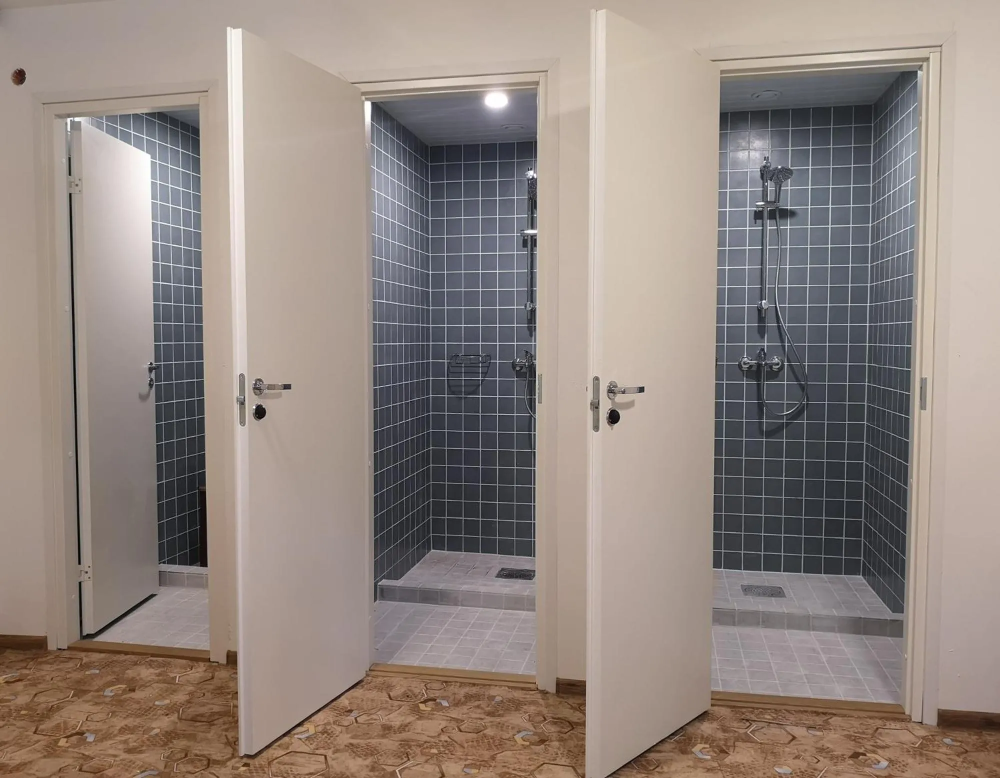 Shower in Villa Kadriorg Hostel