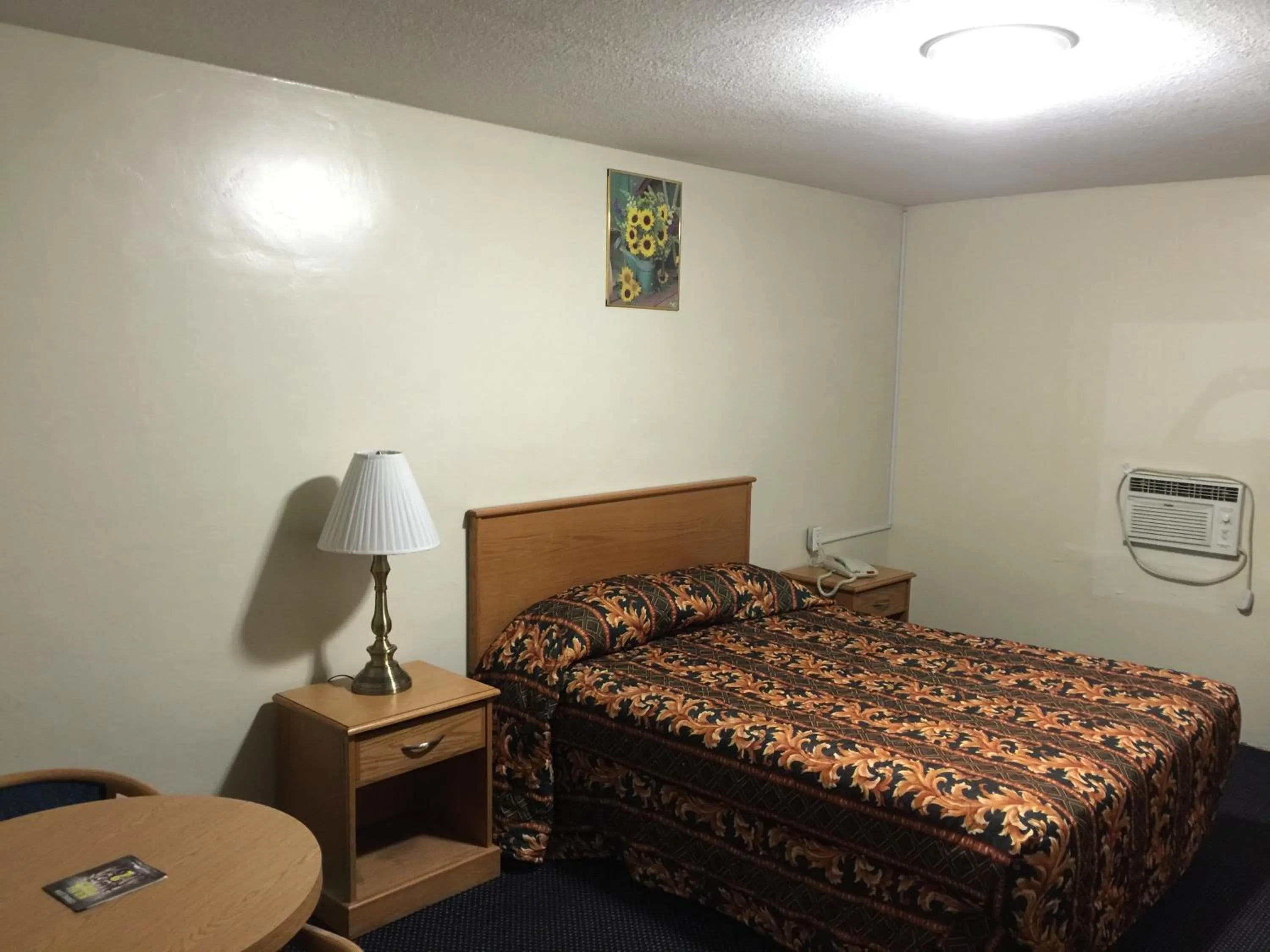 Bed in Hacienda Motel