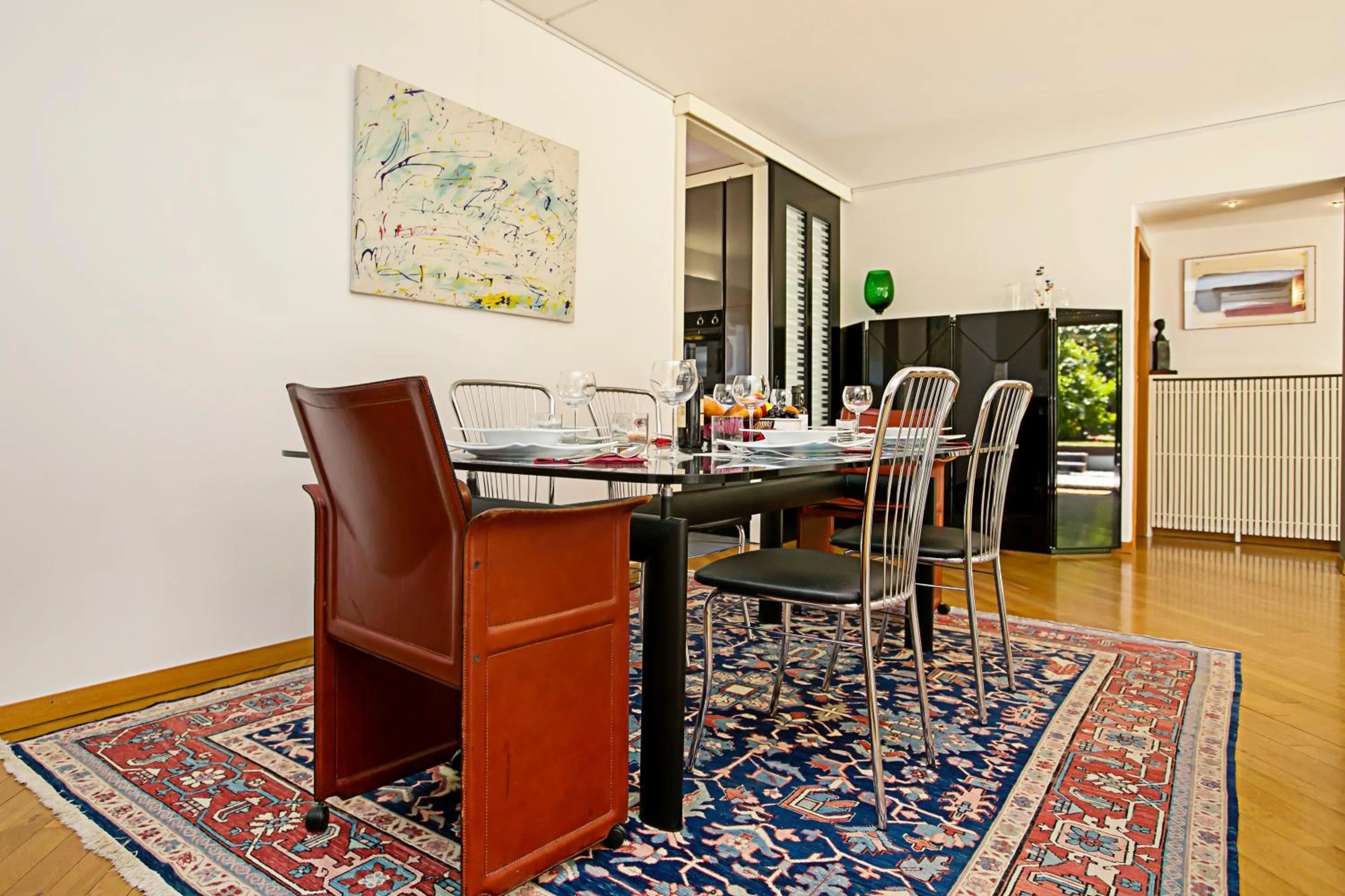 Dining area in Elegance Suite Isabella - Happy Rentals