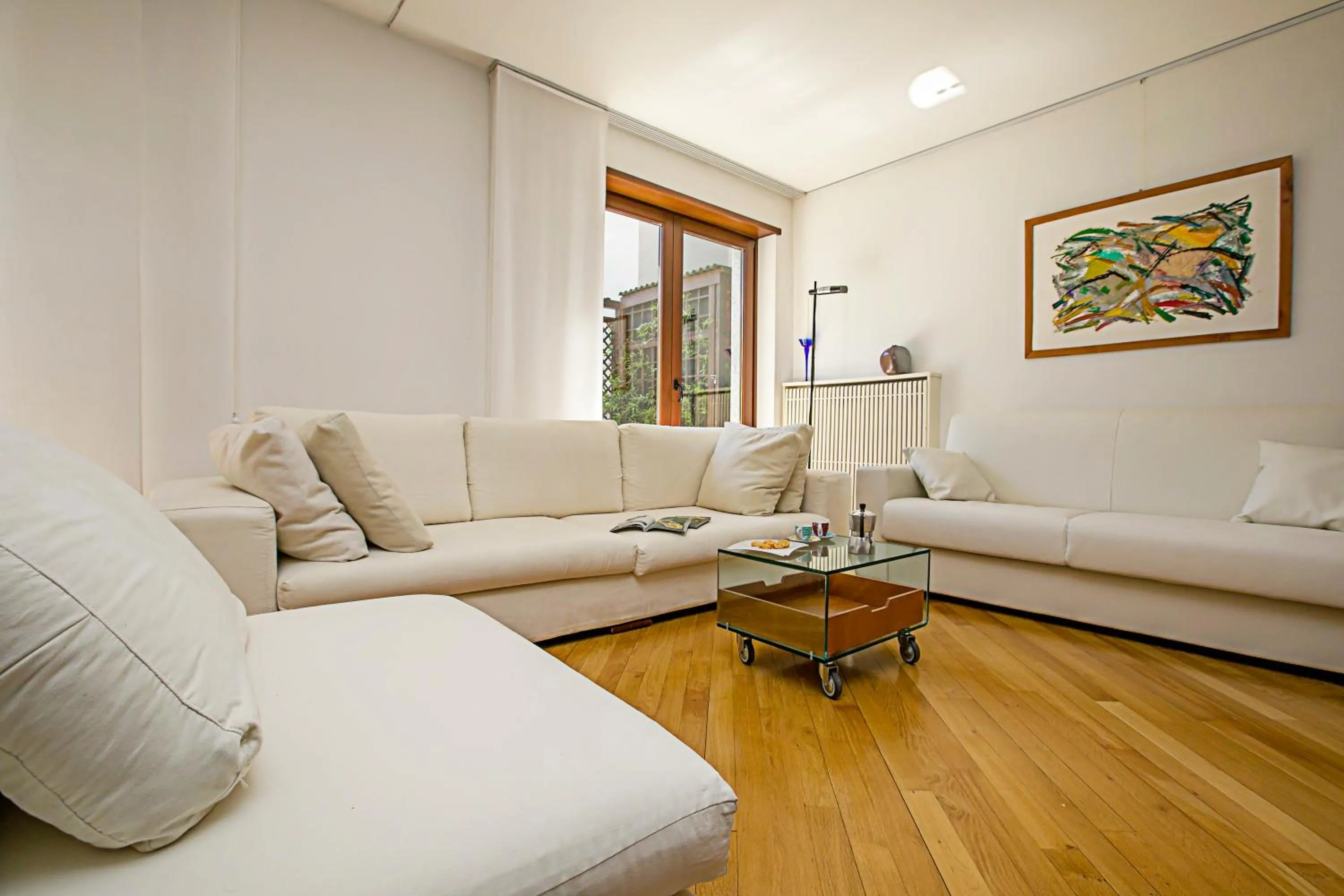 Living room in Elegance Suite Isabella - Happy Rentals