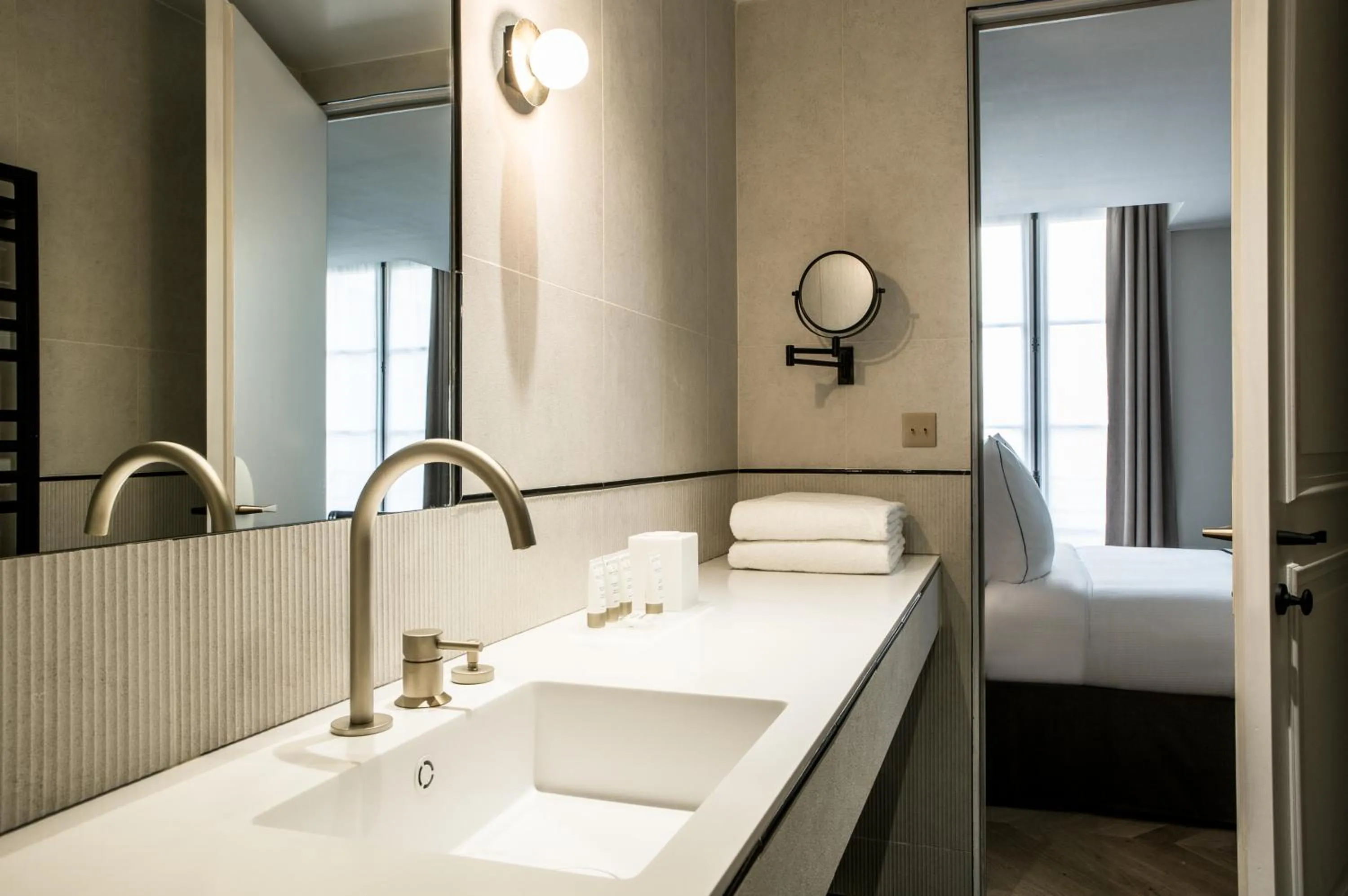 Bathroom, Bed in Maison Armance - Esprit de France