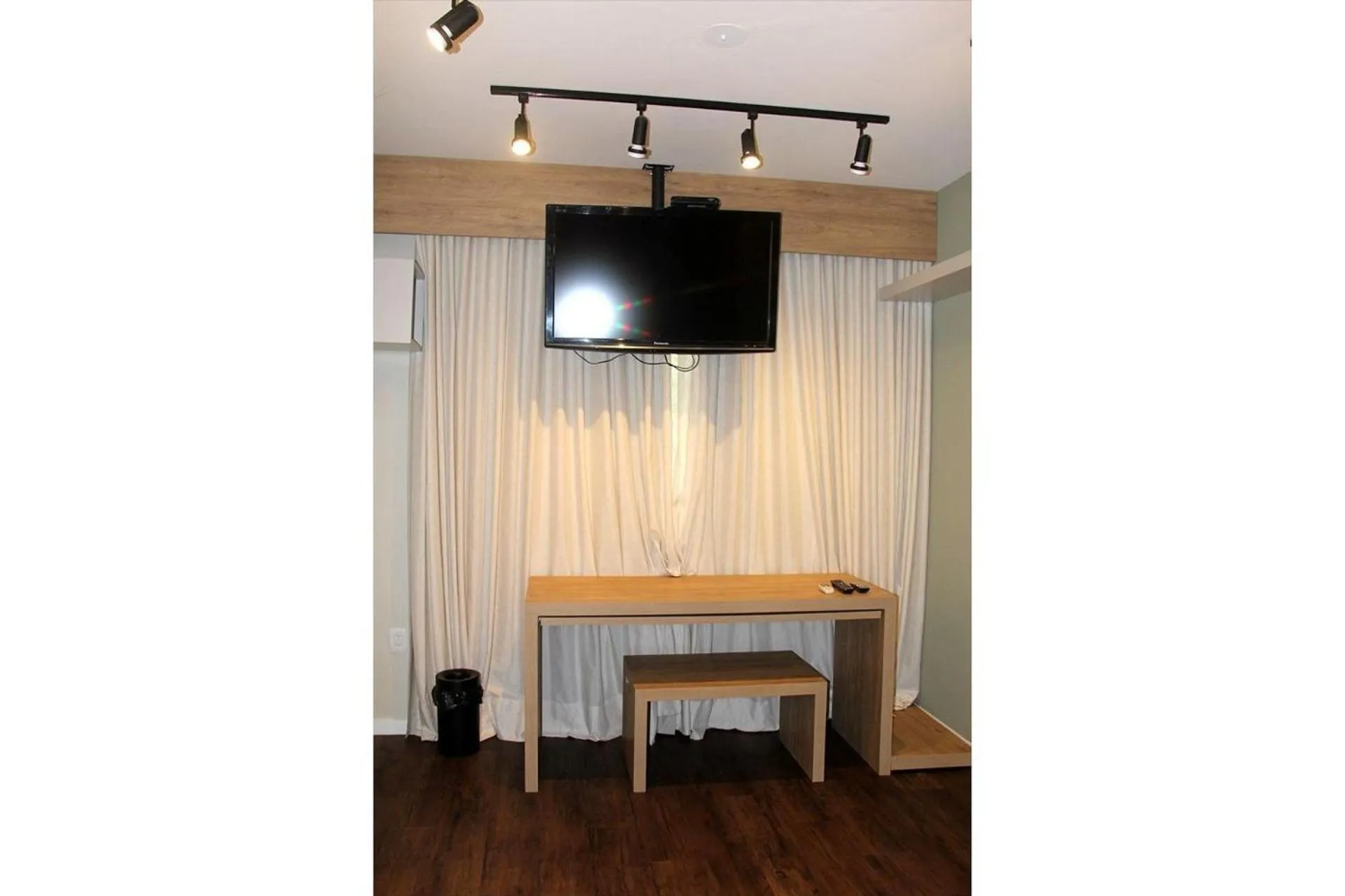 Photo of the whole room in Saint Germain - Lagoa da Conceição