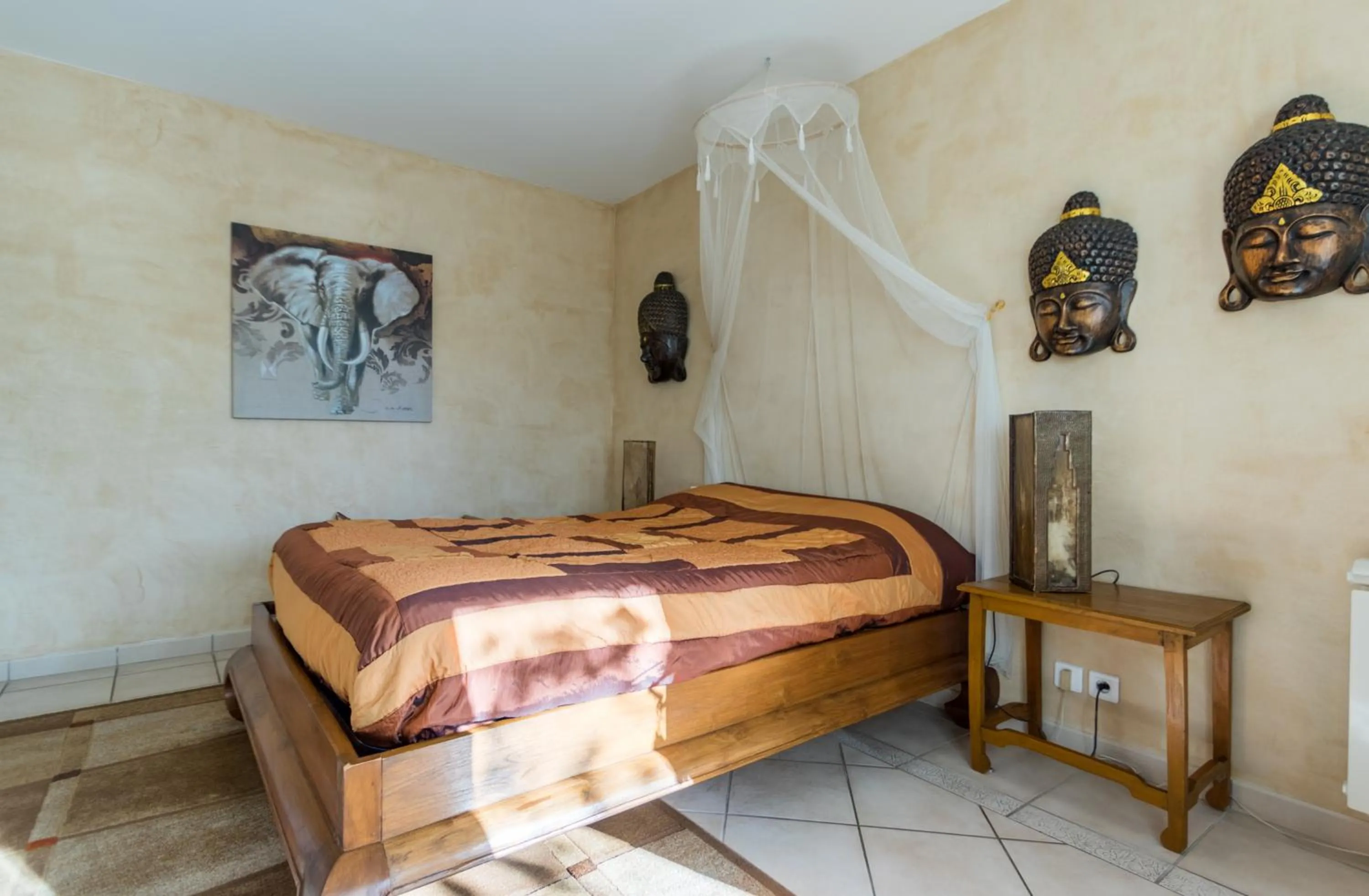 Photo of the whole room, Bed in Le Manoir de l'antiquité