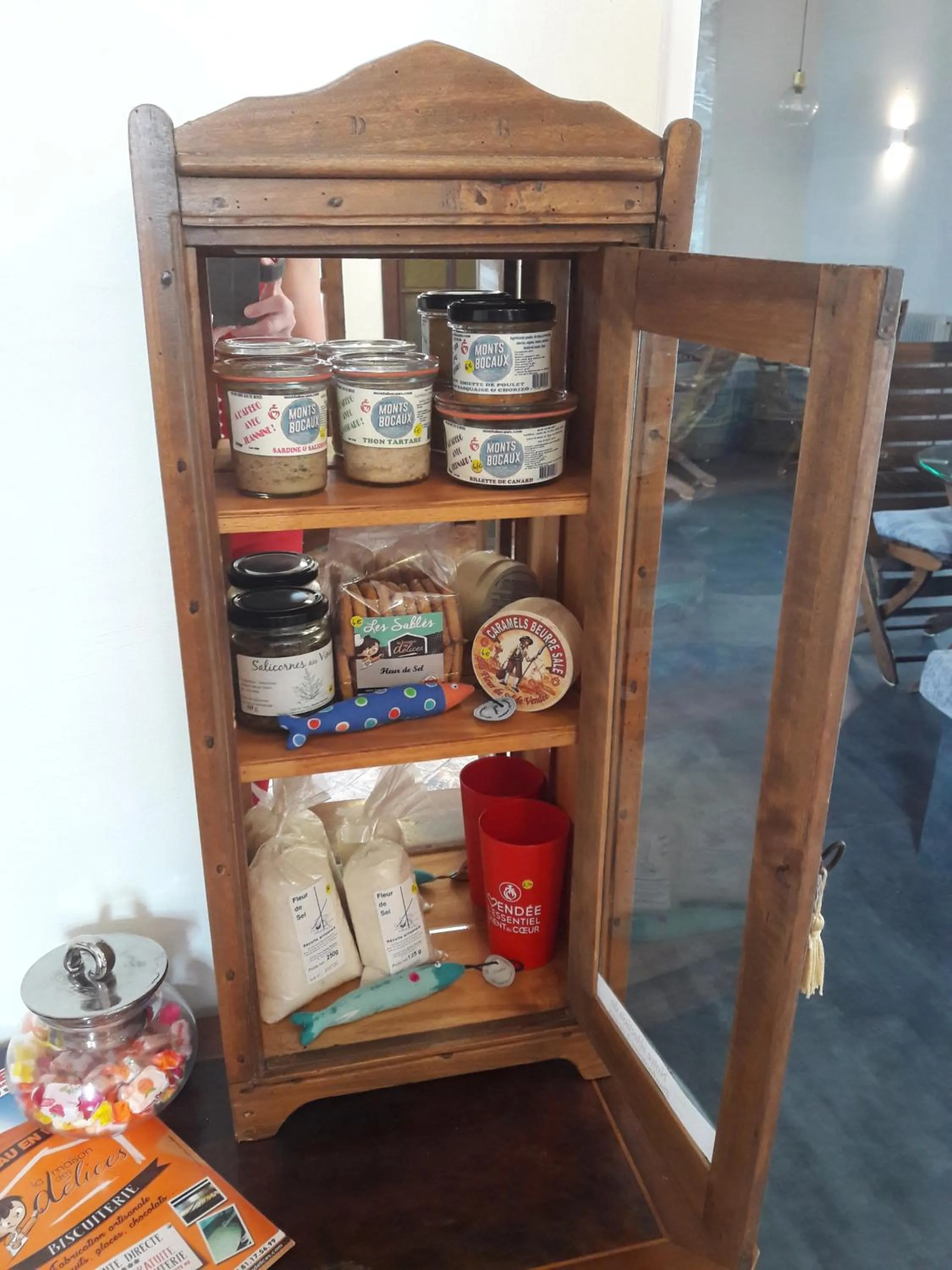 On-site shops in Le Manoir de l'antiquité