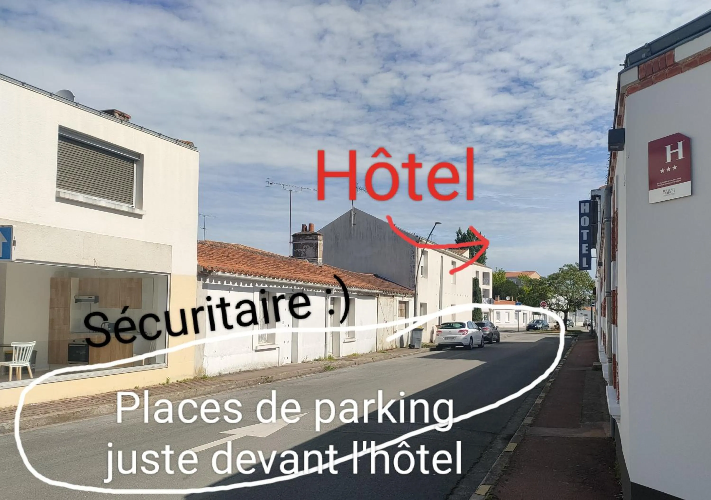 Parking in Le Manoir de l'antiquité