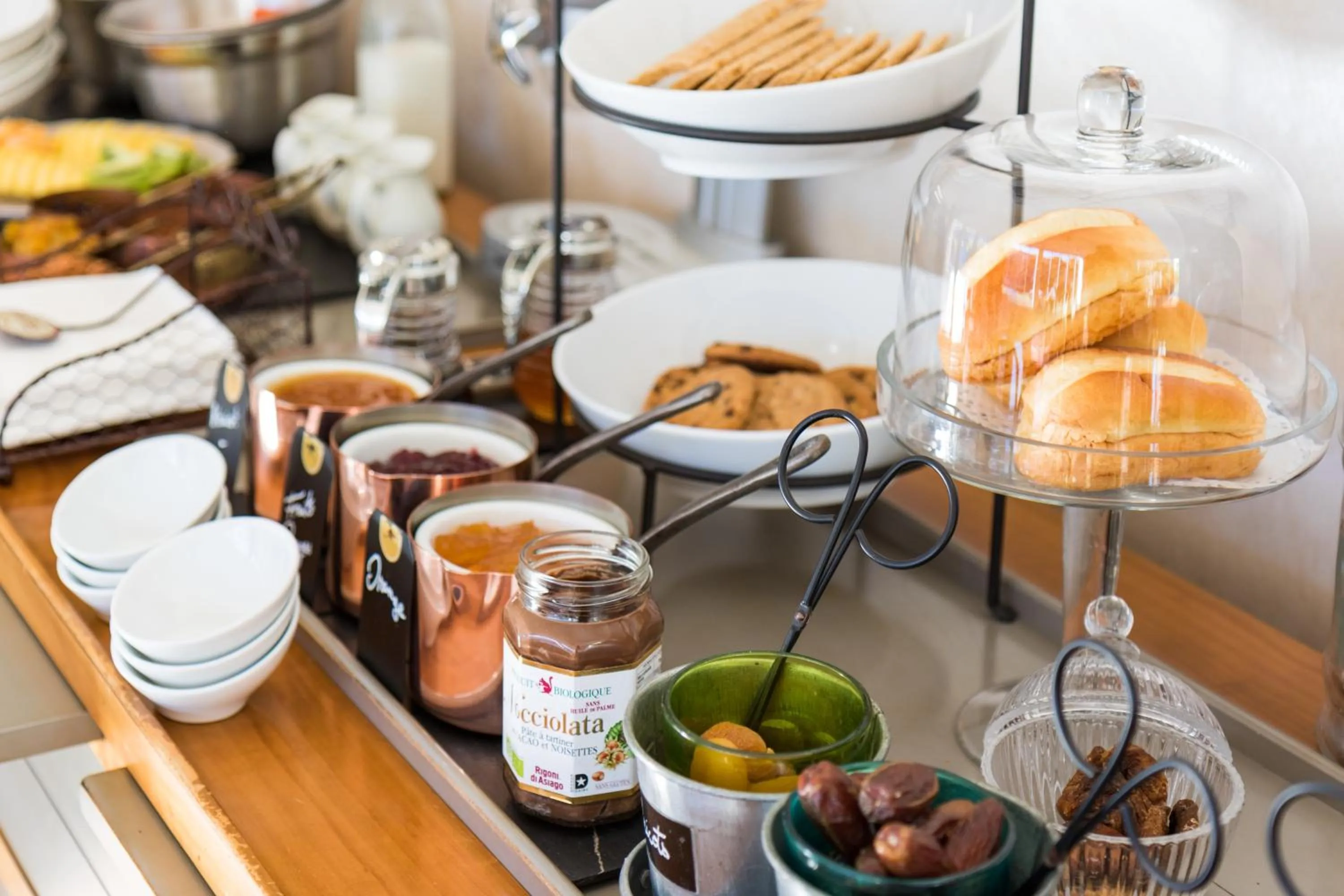 Buffet breakfast in Le Manoir de l'antiquité
