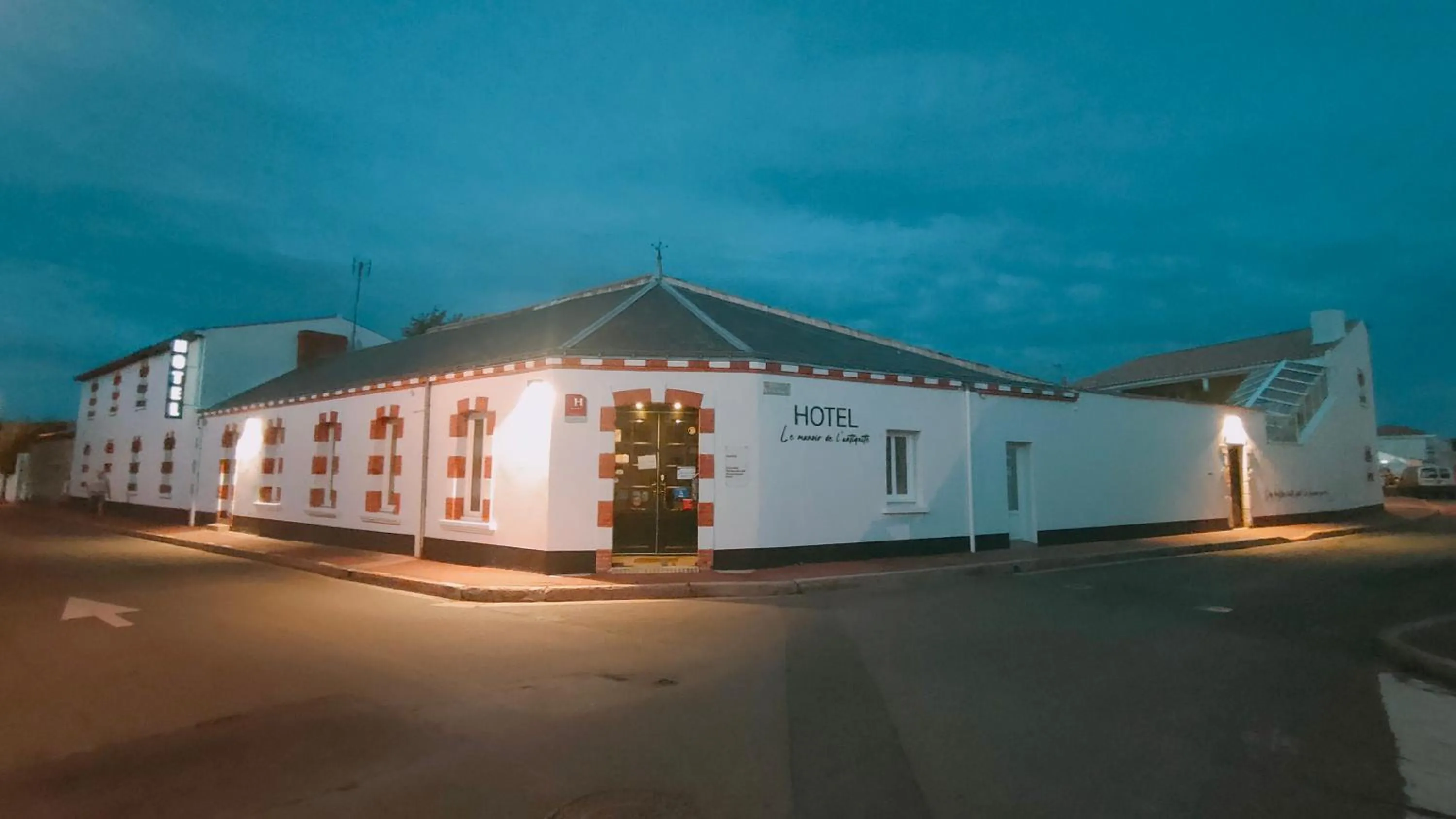 Facade/entrance in Le Manoir de l'antiquité