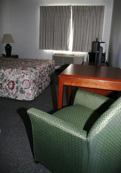 Queen Room - Pet Friendly in Ponderosa Motel