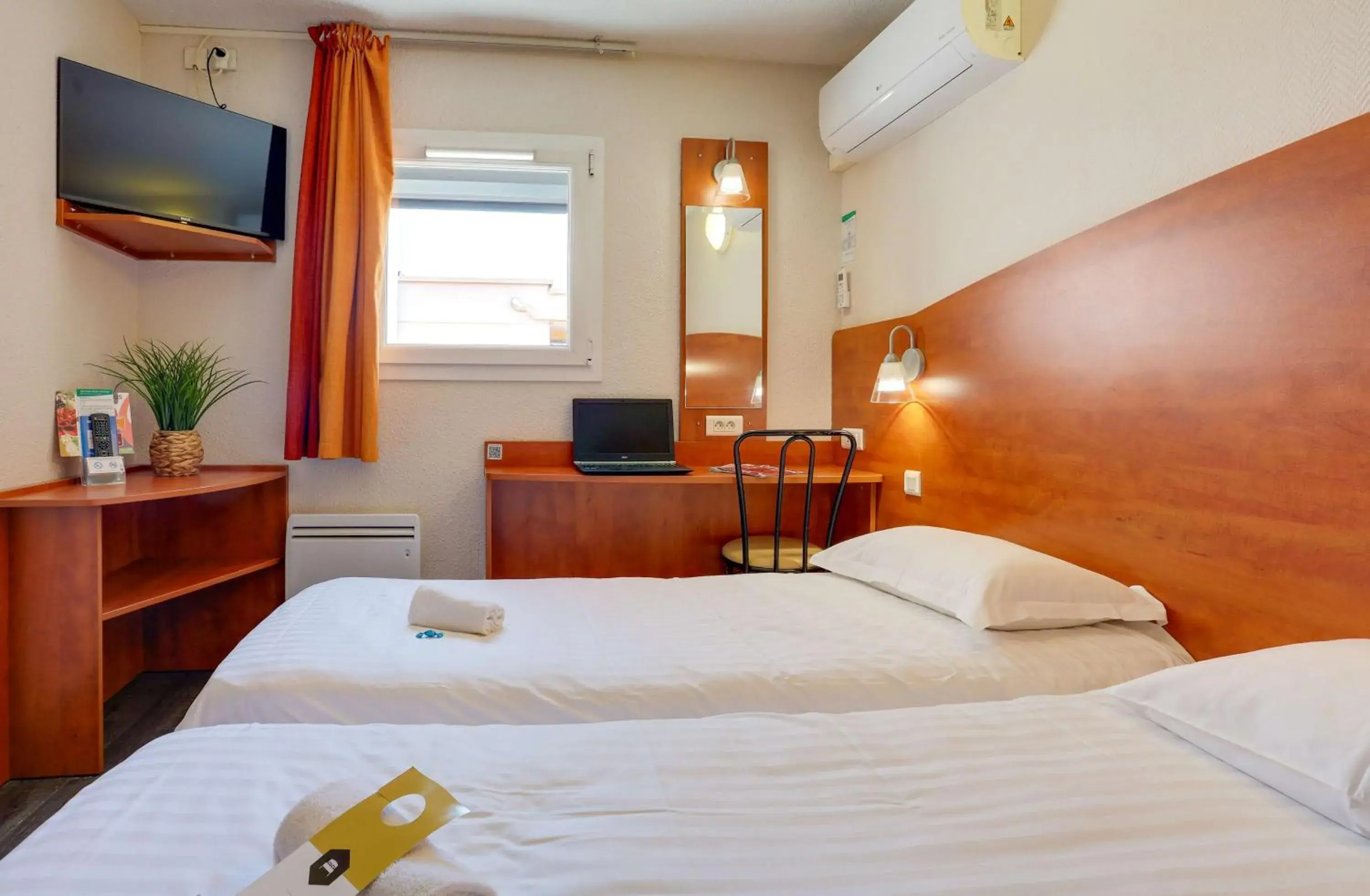 Twin Room in Brit Hotel Reims La Pompelle Twin Room in Brit Hotel Reims La Pompelle