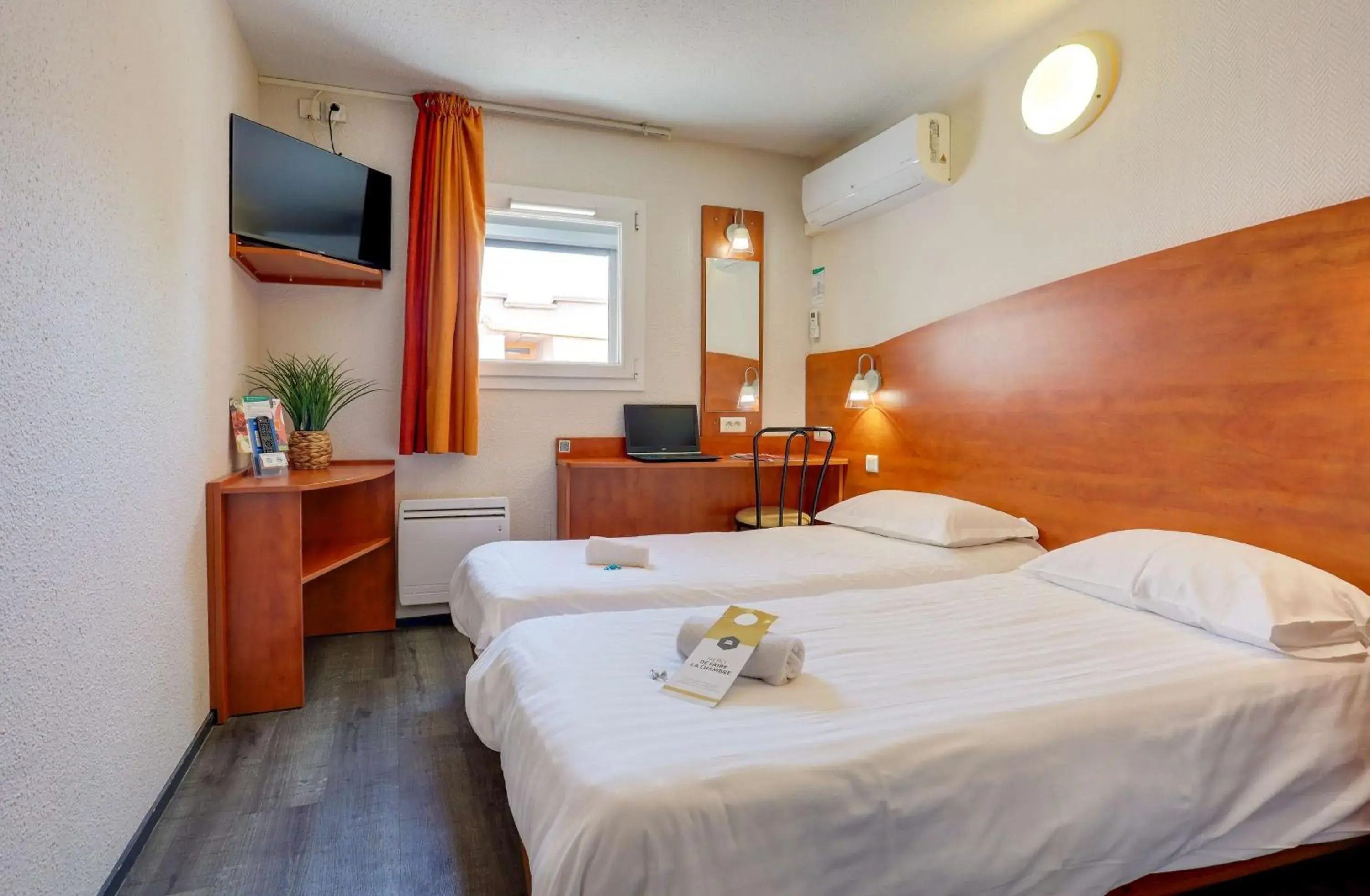 Twin Room in Brit Hotel Reims La Pompelle Twin Room in Brit Hotel Reims La Pompelle