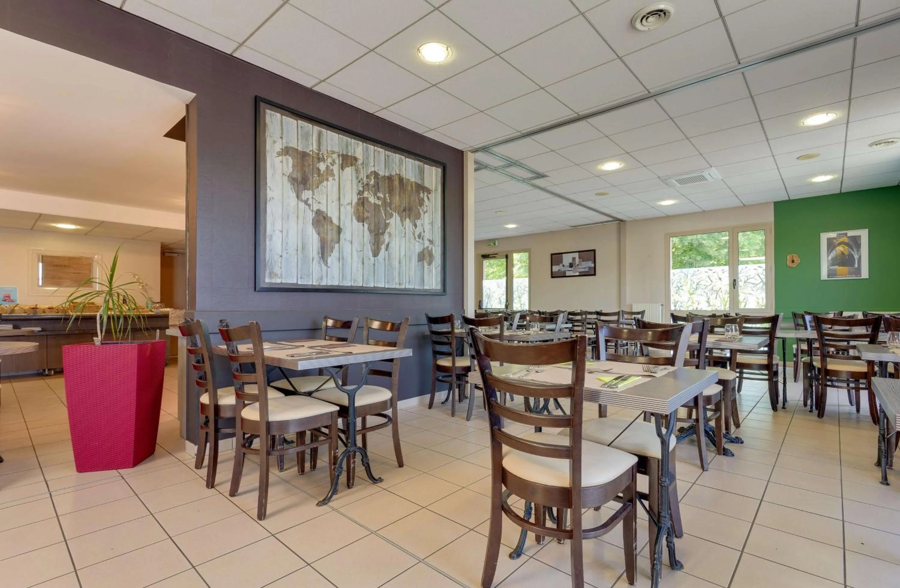 Restaurant/places to eat in Brit Hotel Reims La Pompelle