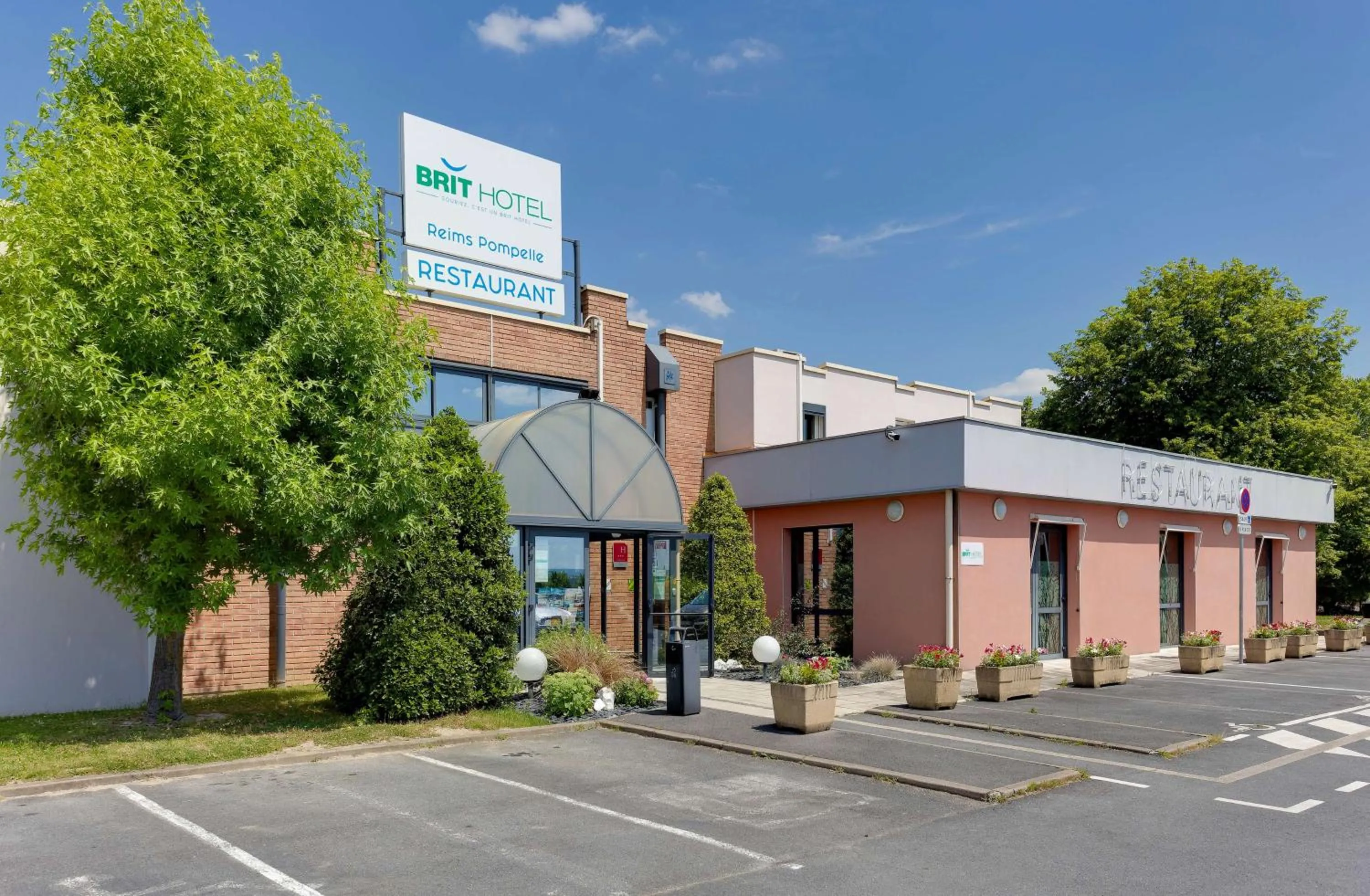 Property building in Brit Hotel Reims La Pompelle