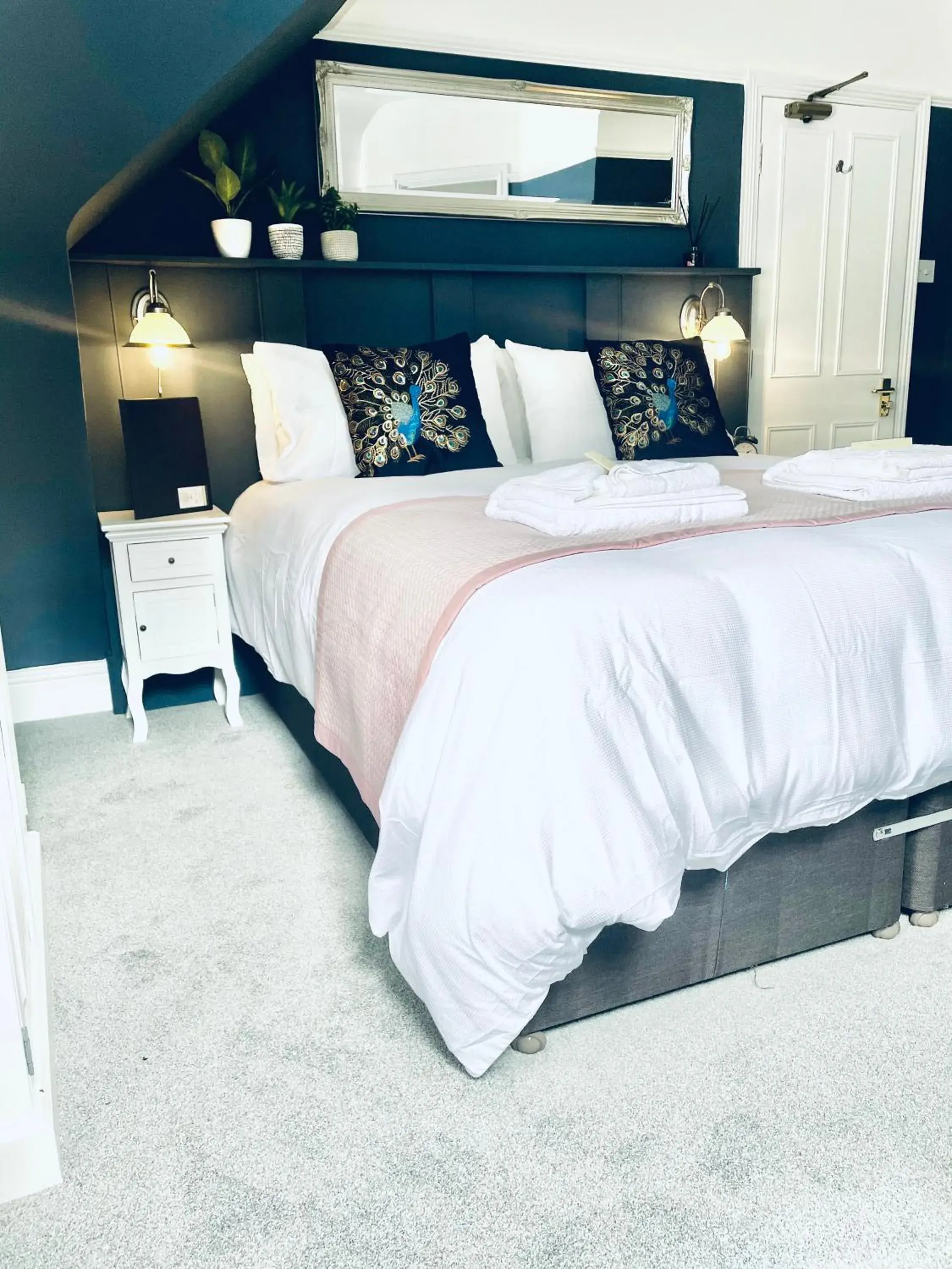 Deluxe Double Room with Shower in The Limes Deluxe Double Room with Shower in The Limes