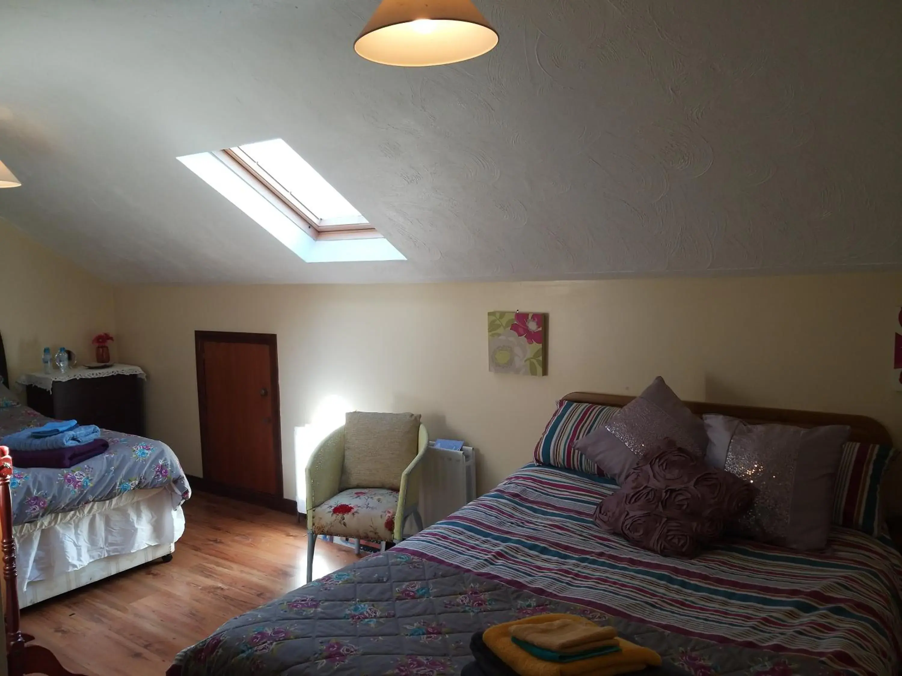 Budget Double or Twin Room in Antrim Heights Estate Budget Double or Twin Room in Antrim Heights Estate