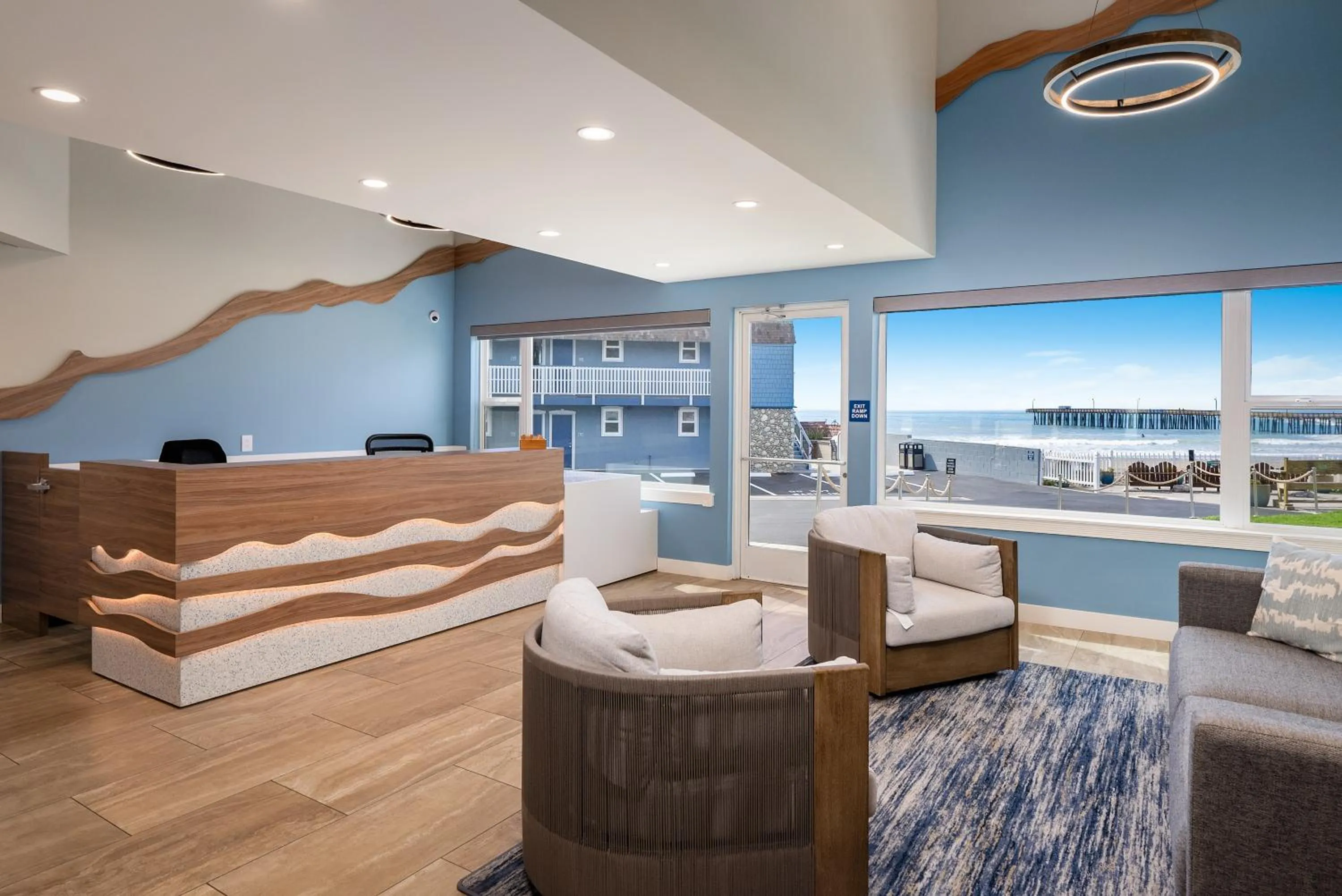 Shoreline Inn...on the beach