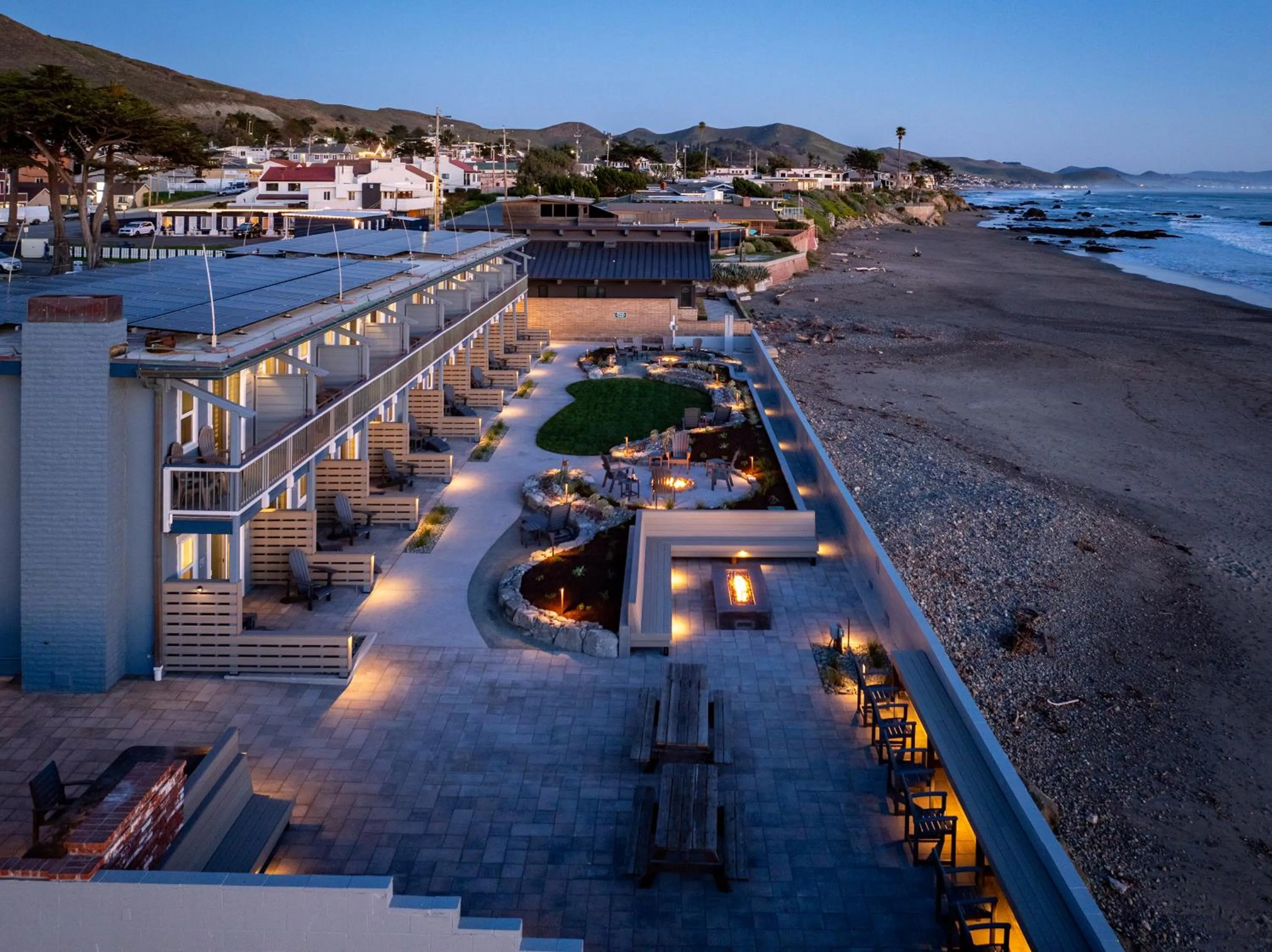 Shoreline Inn...on the beach