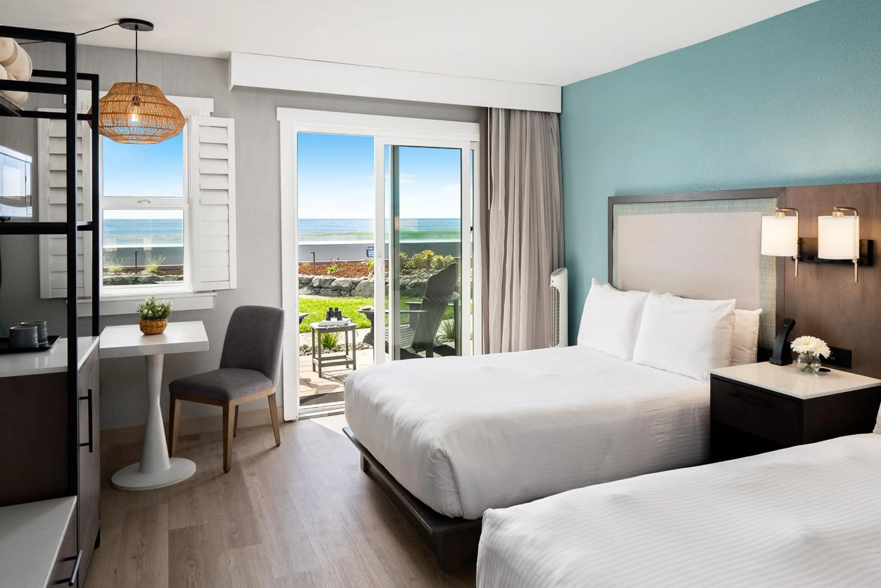 Bed in Shoreline Inn...on the beach