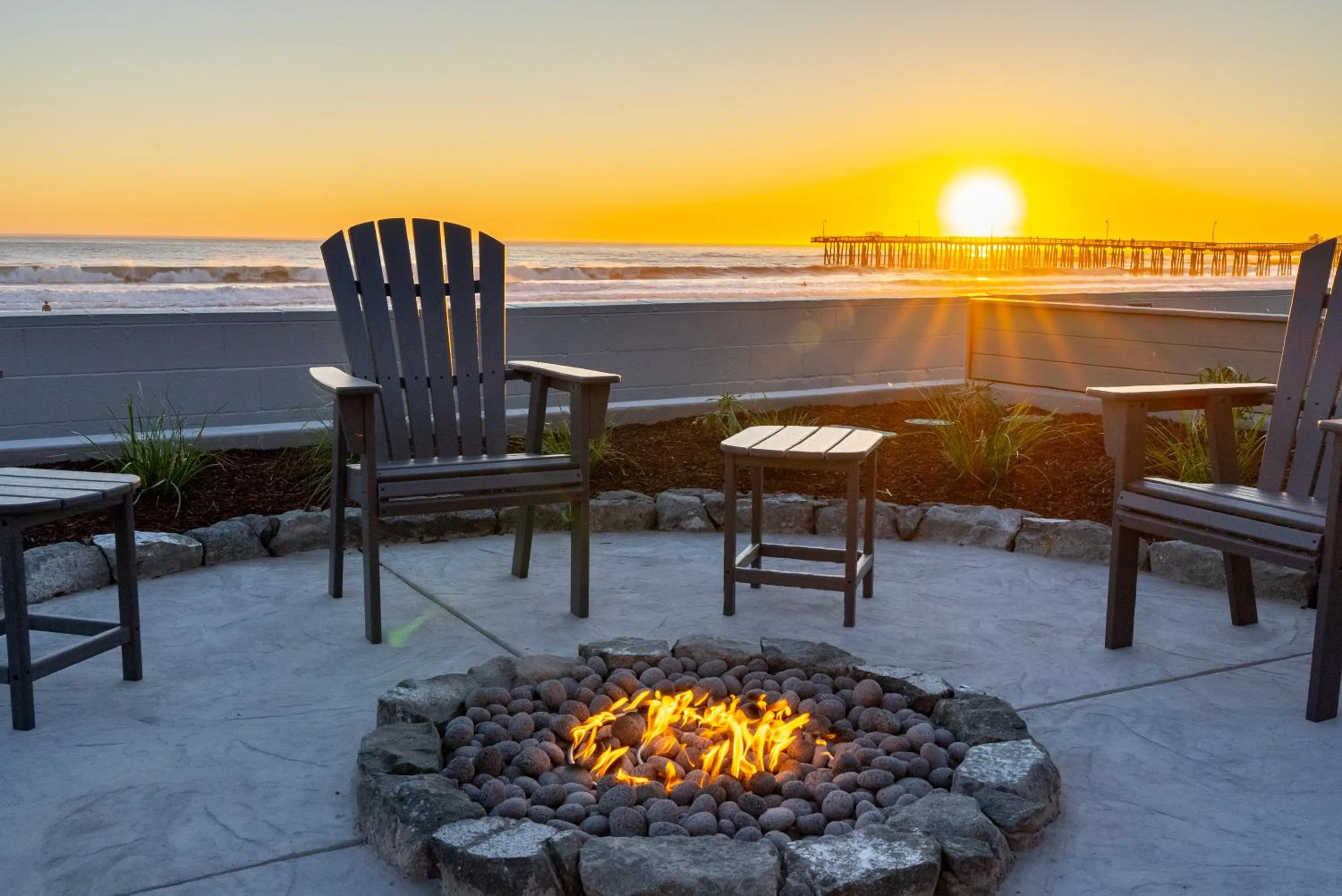 Shoreline Inn...on the beach