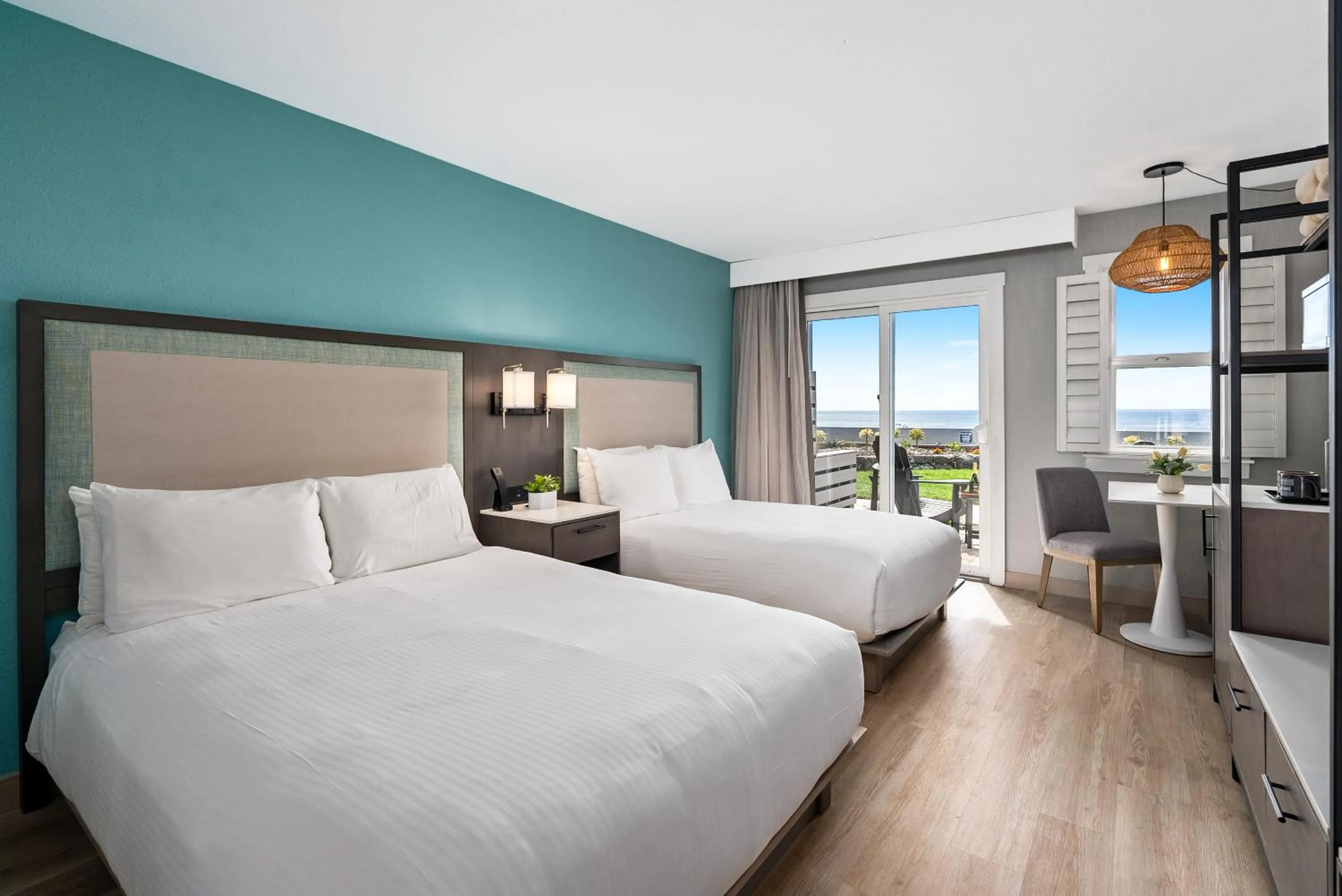 Bed in Shoreline Inn...on the beach