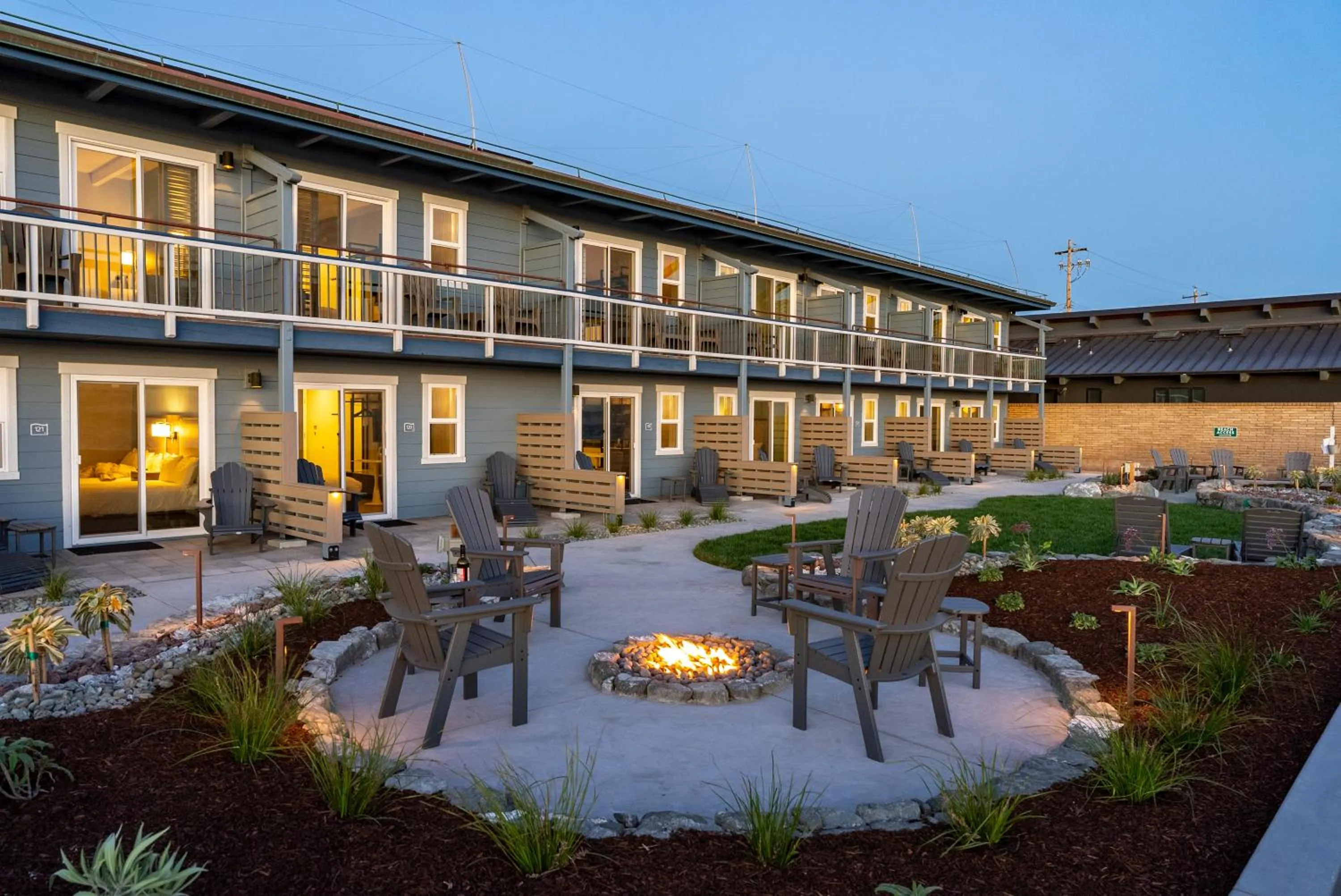 Shoreline Inn...on the beach