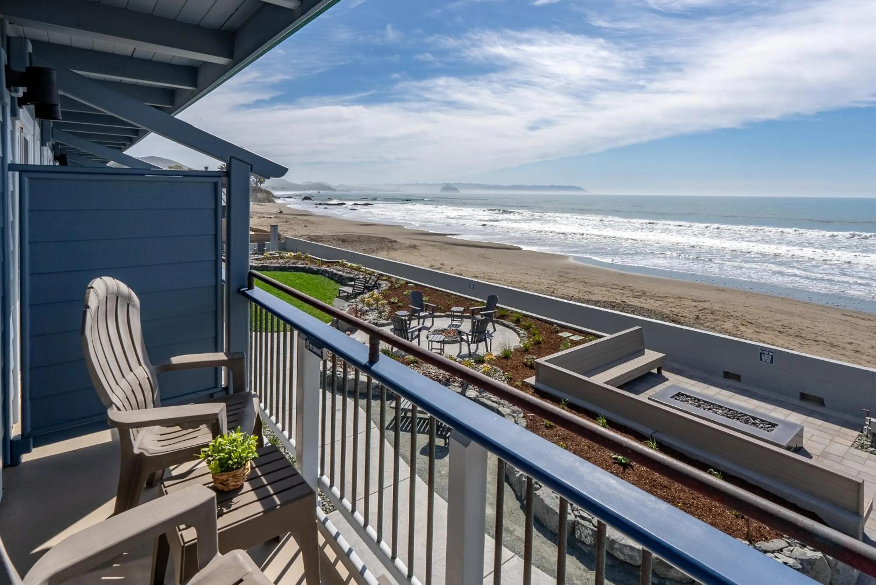 Balcony/Terrace in Shoreline Inn...on the beach