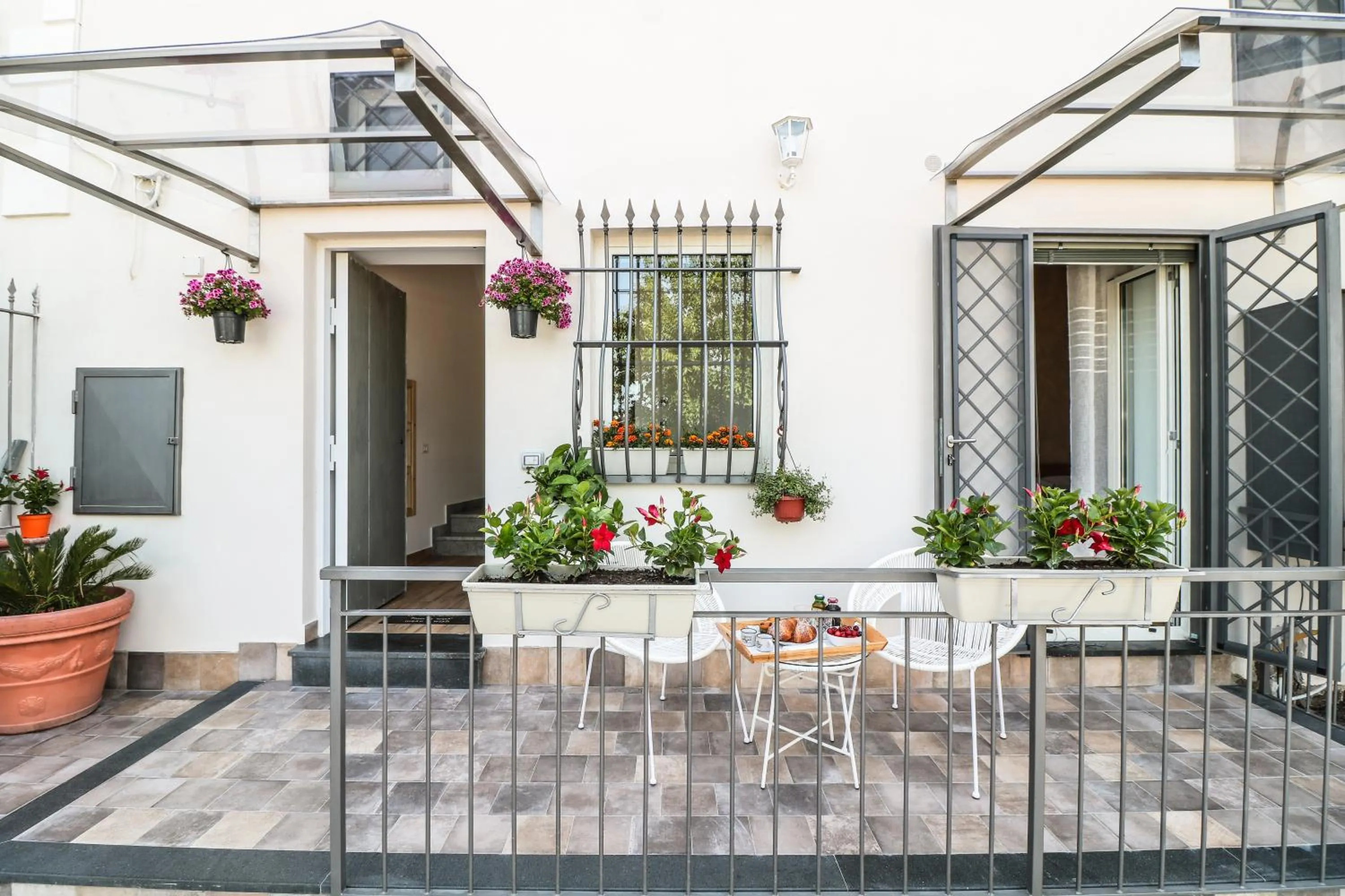 Facade/entrance in Bella 'Mbriana