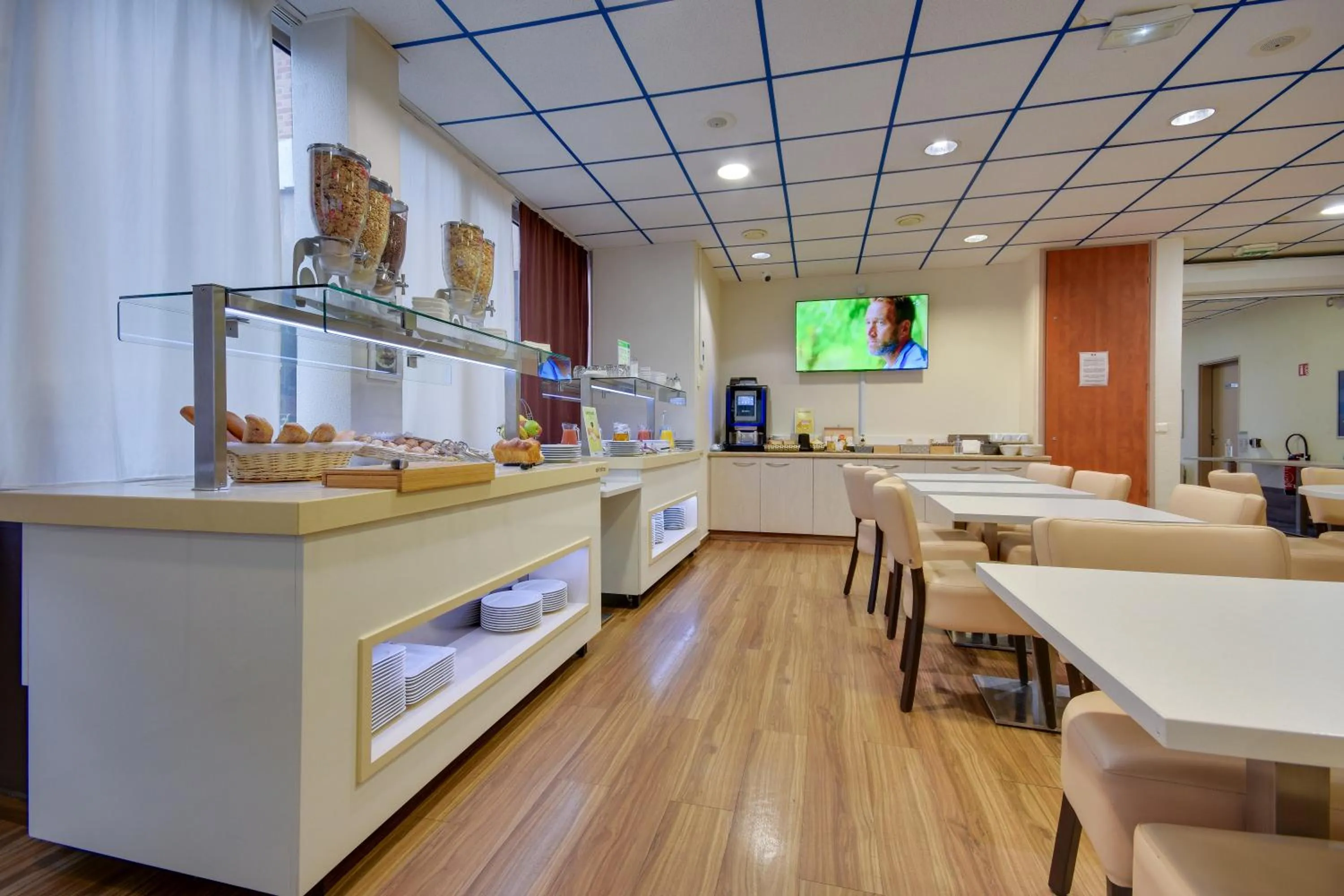 Restaurant/places to eat in Brit Hotel Lille Centre