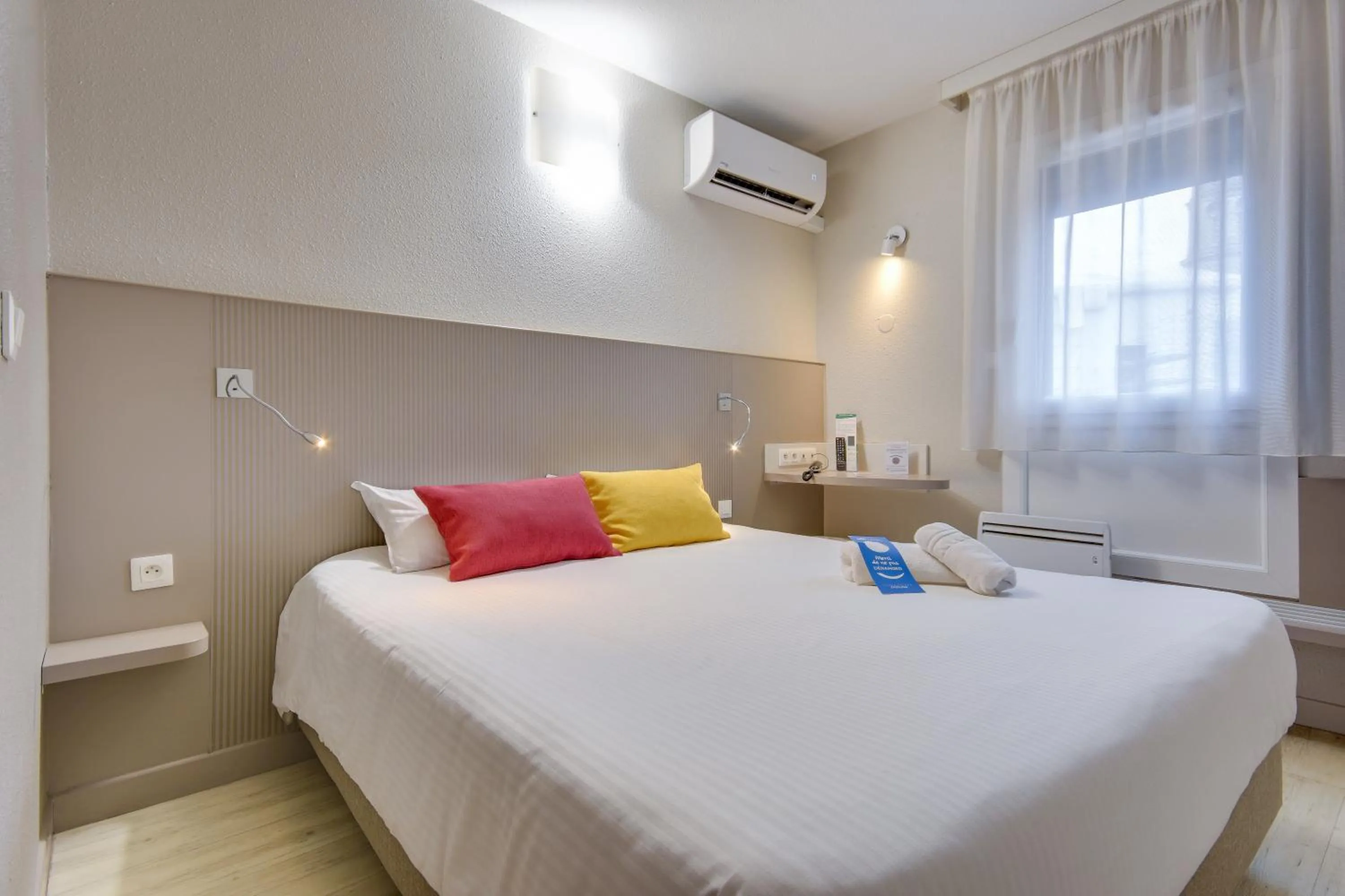 Bed in Brit Hotel Lille Centre