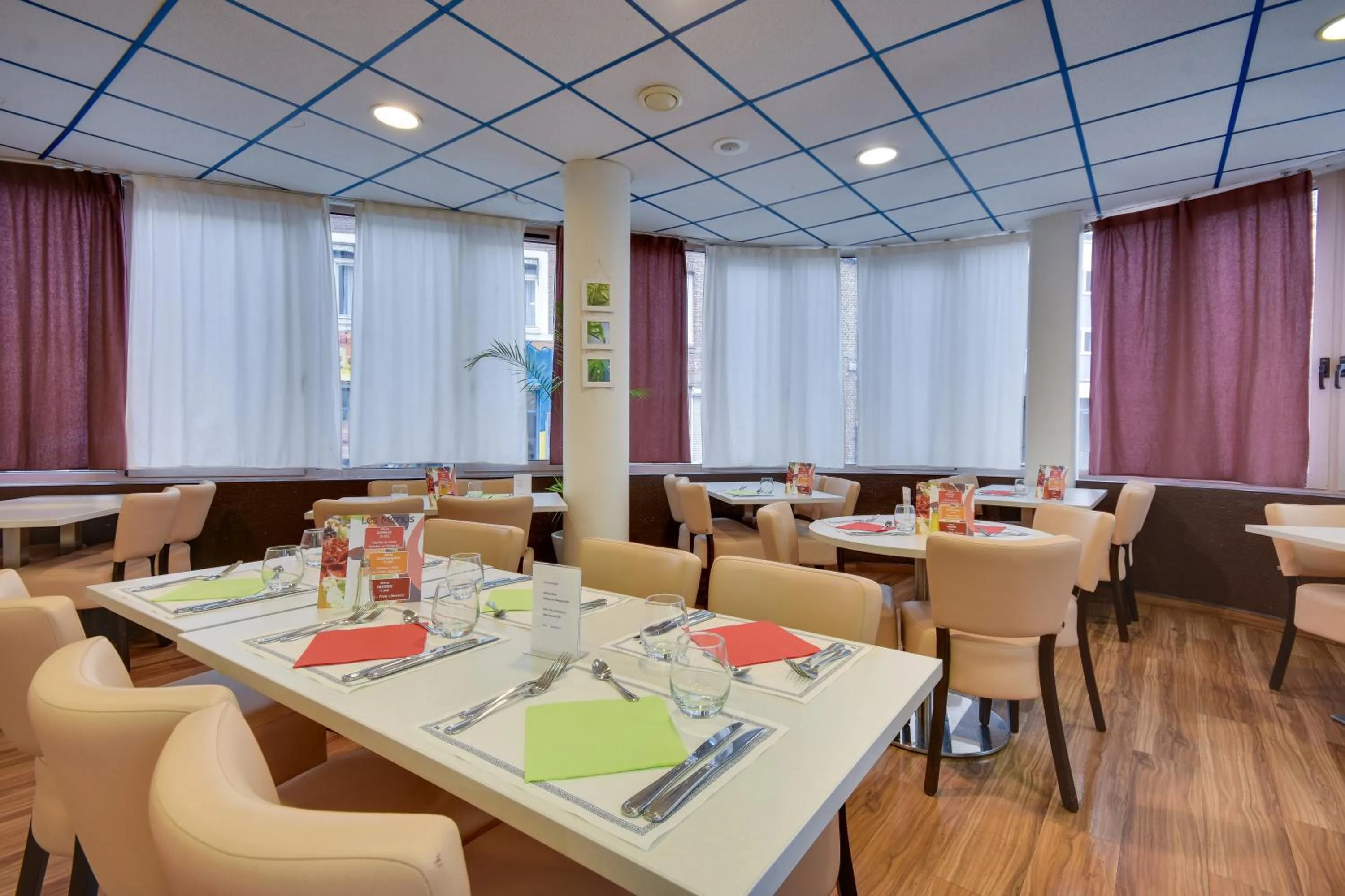 Restaurant/places to eat in Brit Hotel Lille Centre