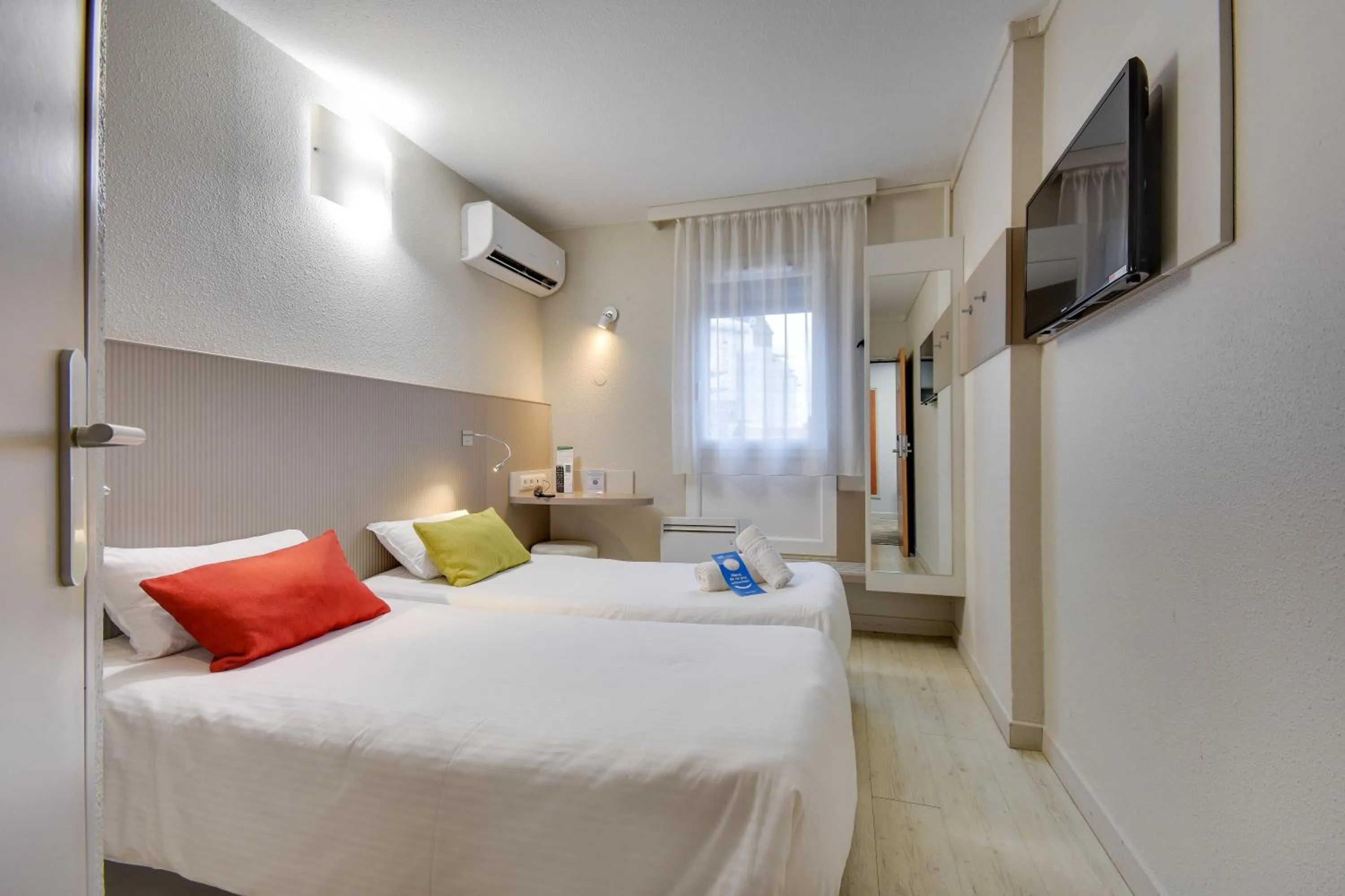 Bedroom, Bed in Brit Hotel Lille Centre