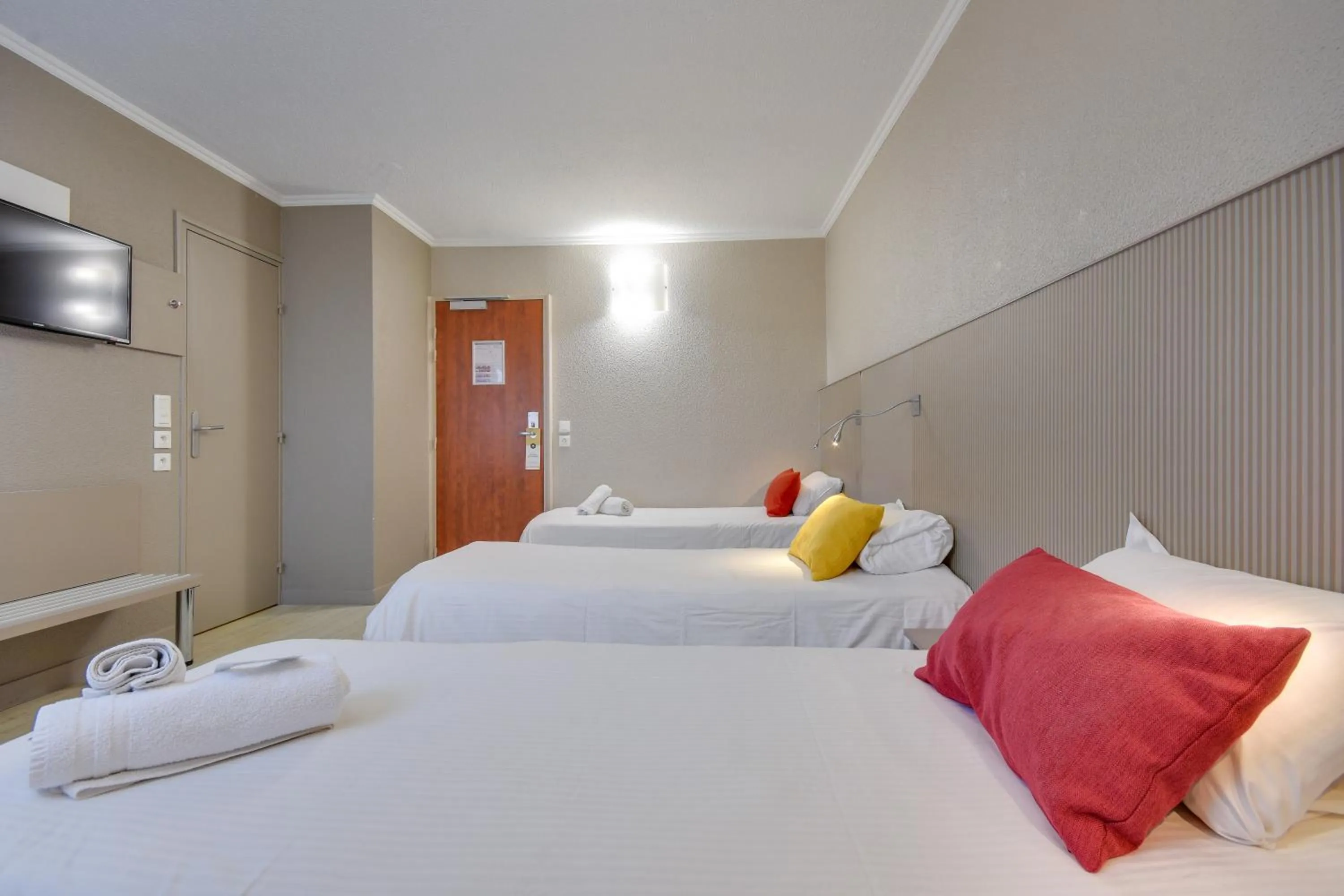 Bed in Brit Hotel Lille Centre