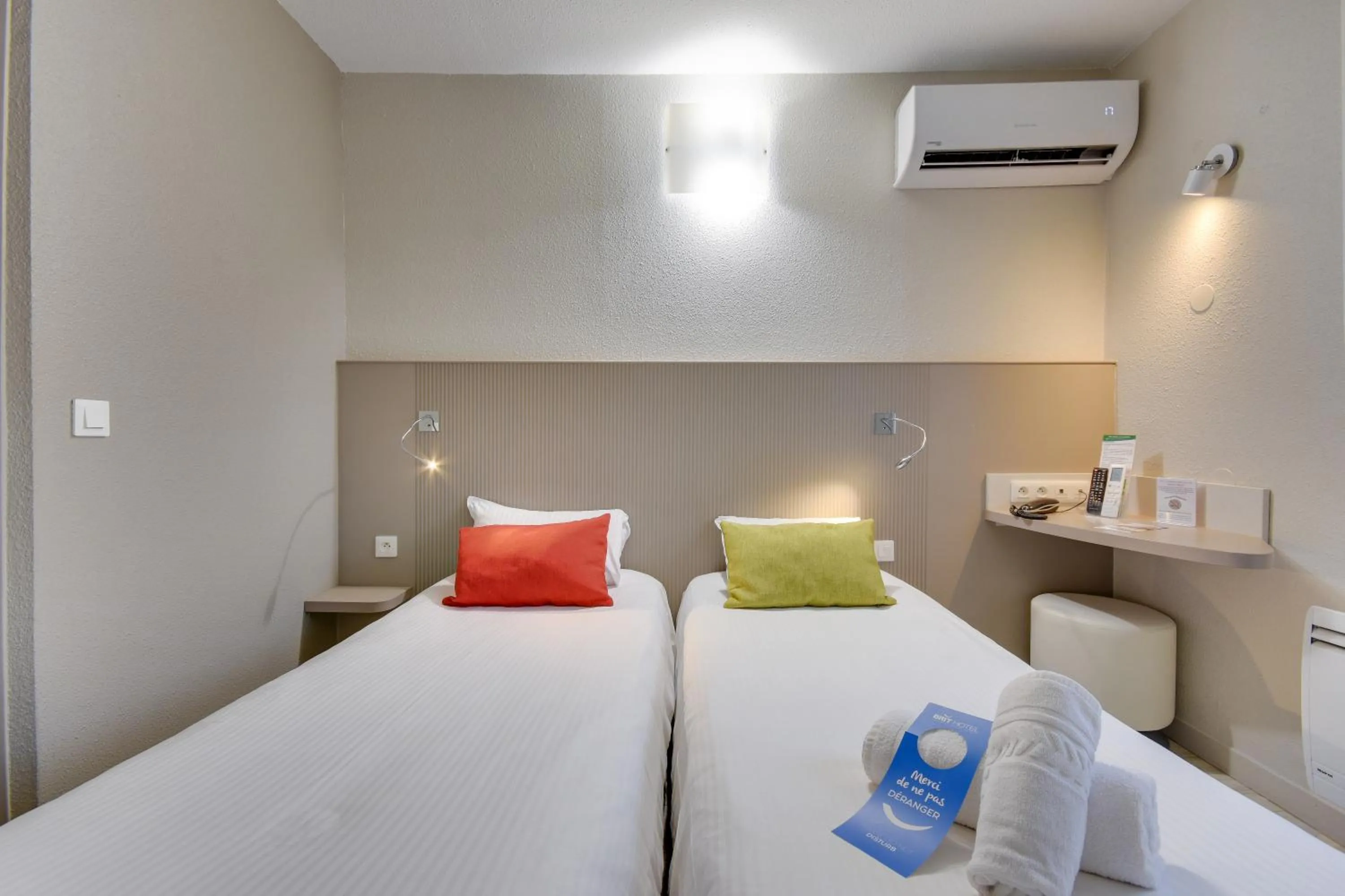 Bedroom, Bed in Brit Hotel Lille Centre