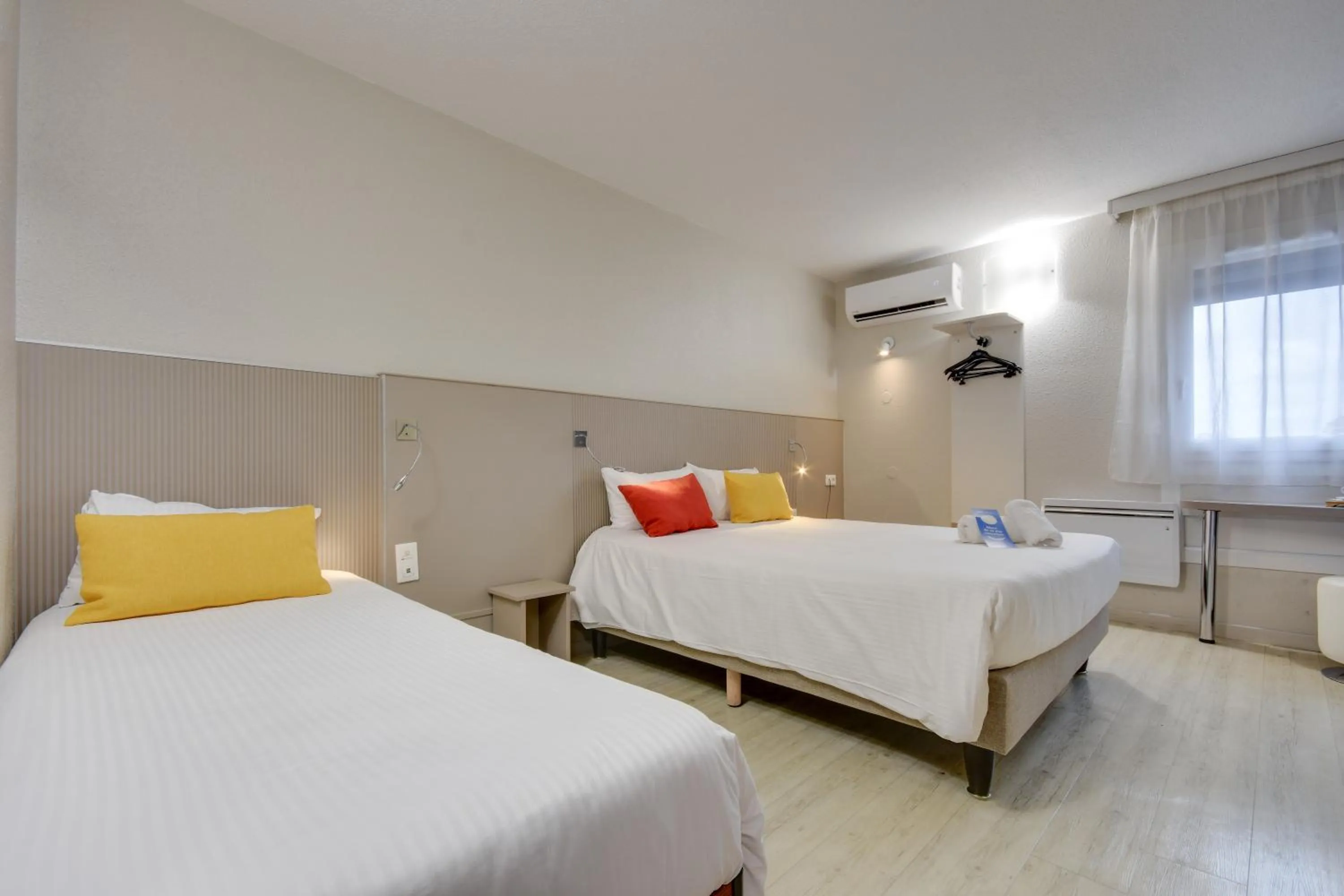 Bedroom, Bed in Brit Hotel Lille Centre