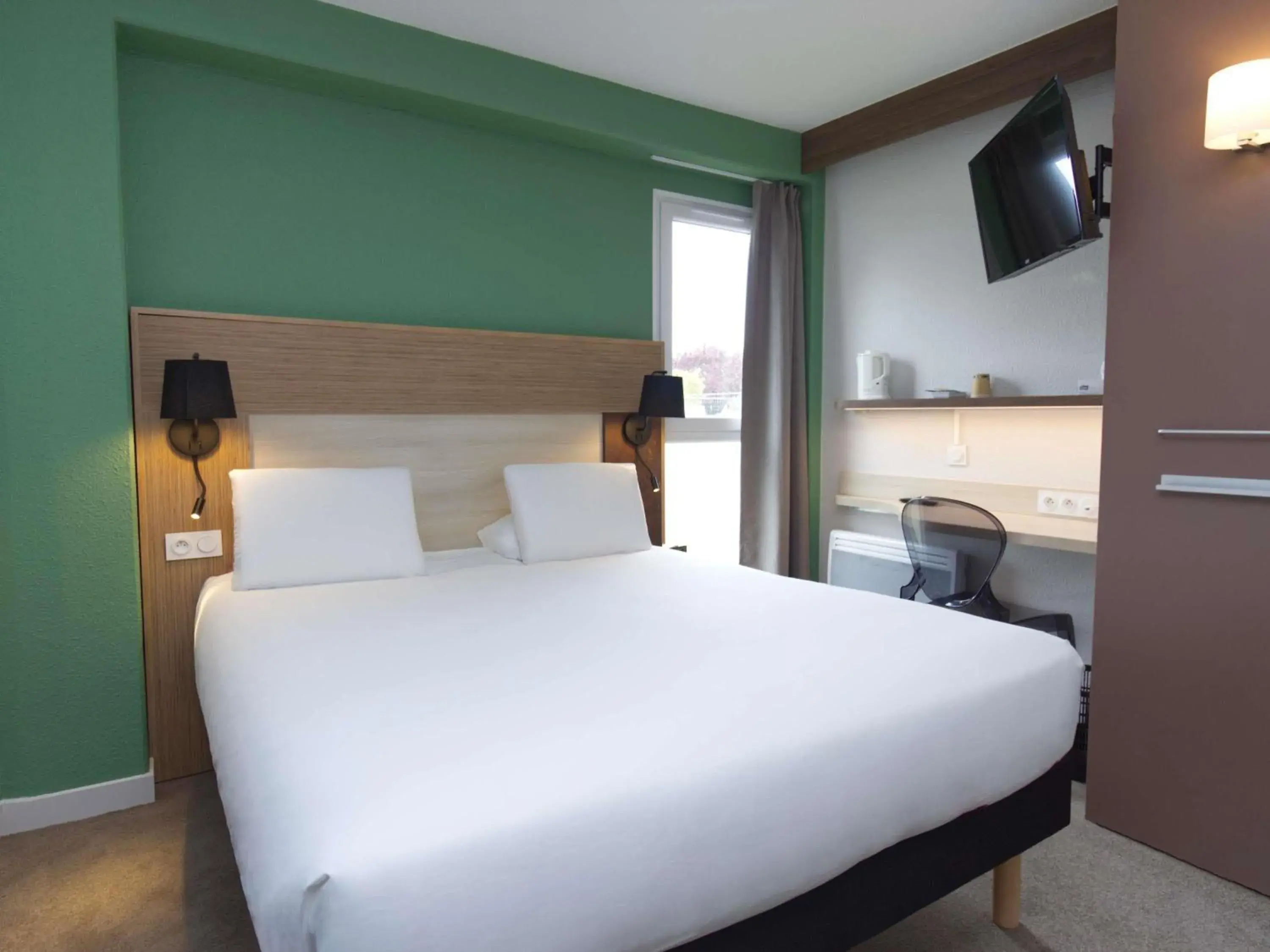 Bedroom, Bed in Greet Hôtel Dijon Sud Longvic Bedroom, Bed in Greet Hôtel Dijon Sud Longvic