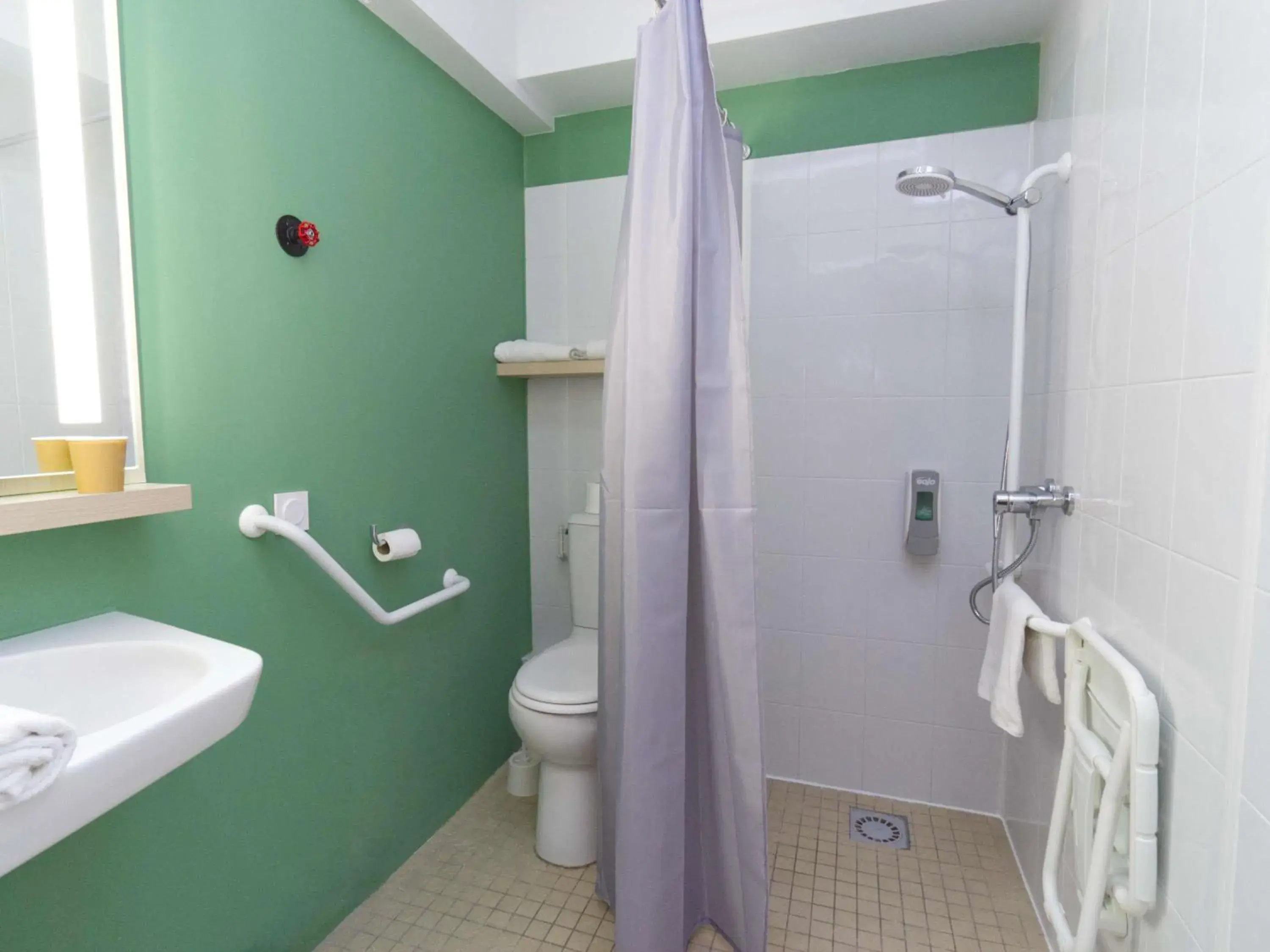 Bedroom in Greet Hôtel Dijon Sud Longvic Bedroom in Greet Hôtel Dijon Sud Longvic