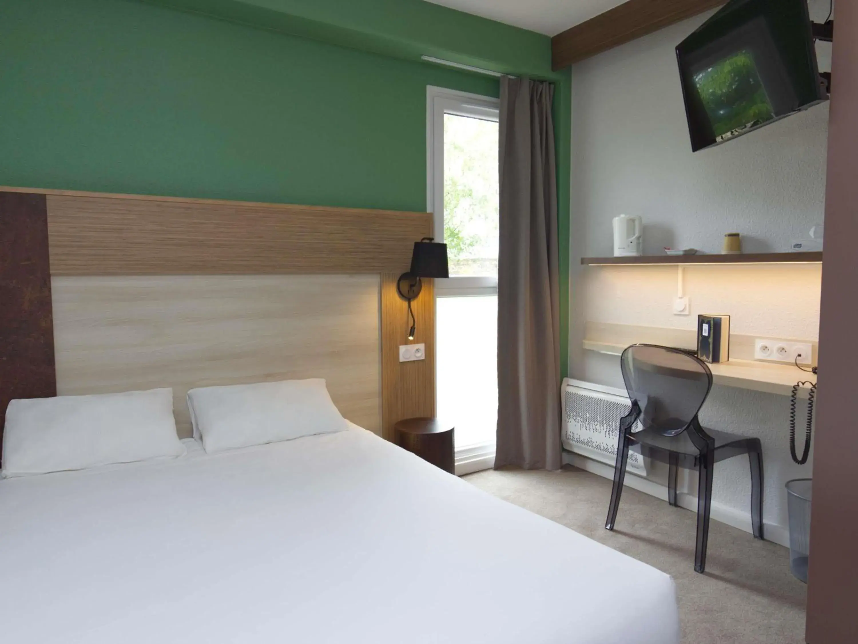 Bedroom, Bed in Greet Hôtel Dijon Sud Longvic Bedroom, Bed in Greet Hôtel Dijon Sud Longvic