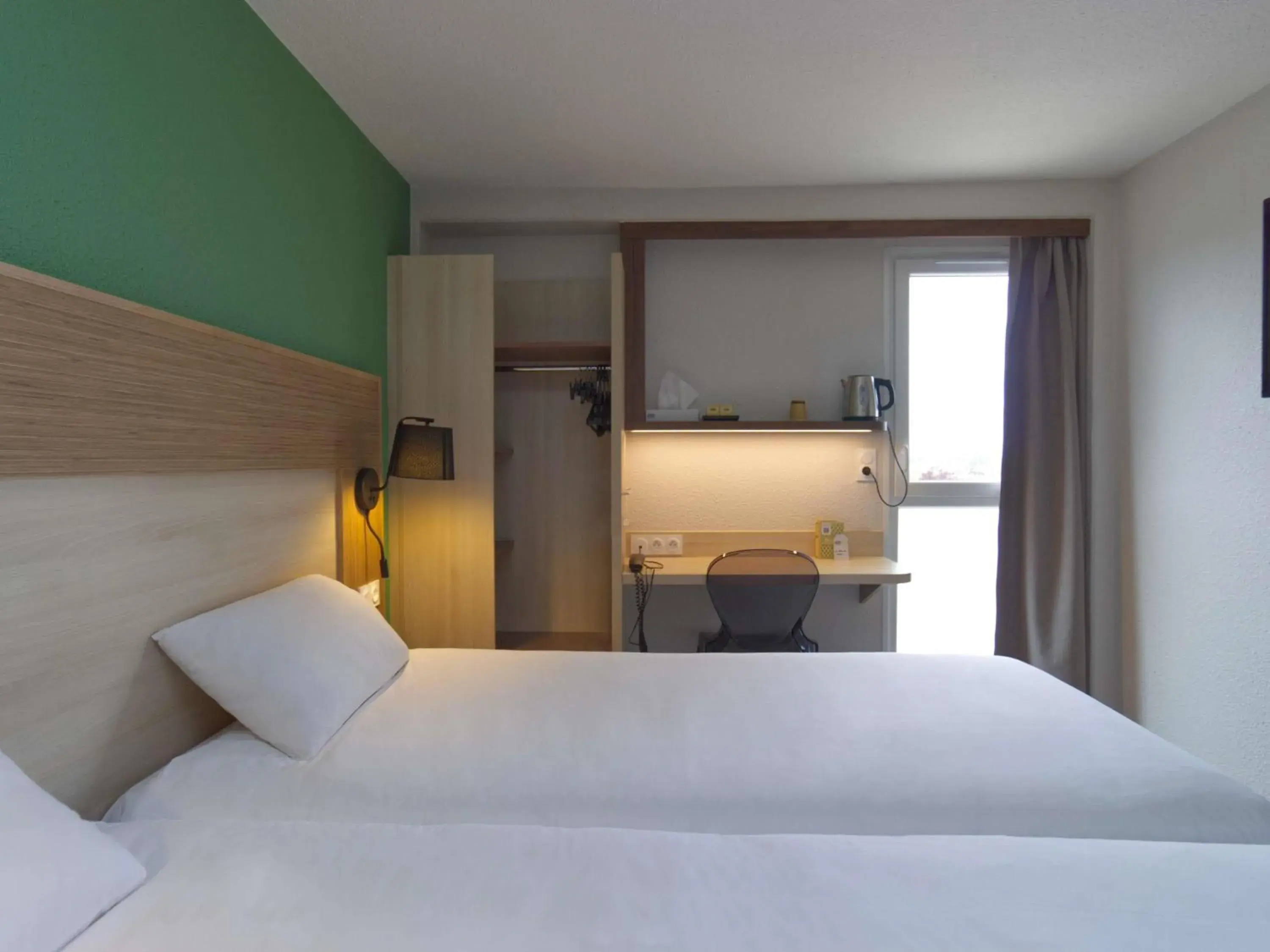 Bedroom, Bed in Greet Hôtel Dijon Sud Longvic Bedroom, Bed in Greet Hôtel Dijon Sud Longvic