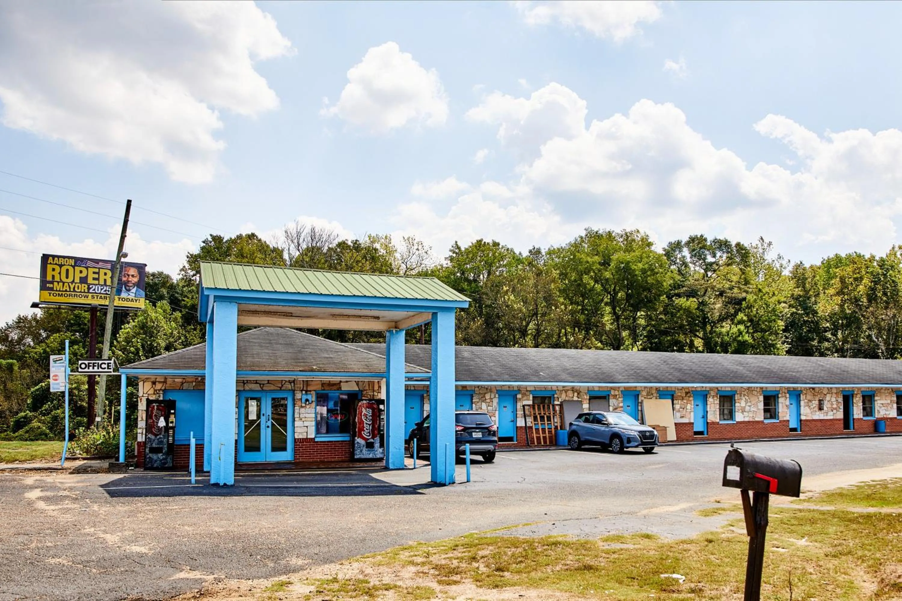 Parking in Hospitality Inn