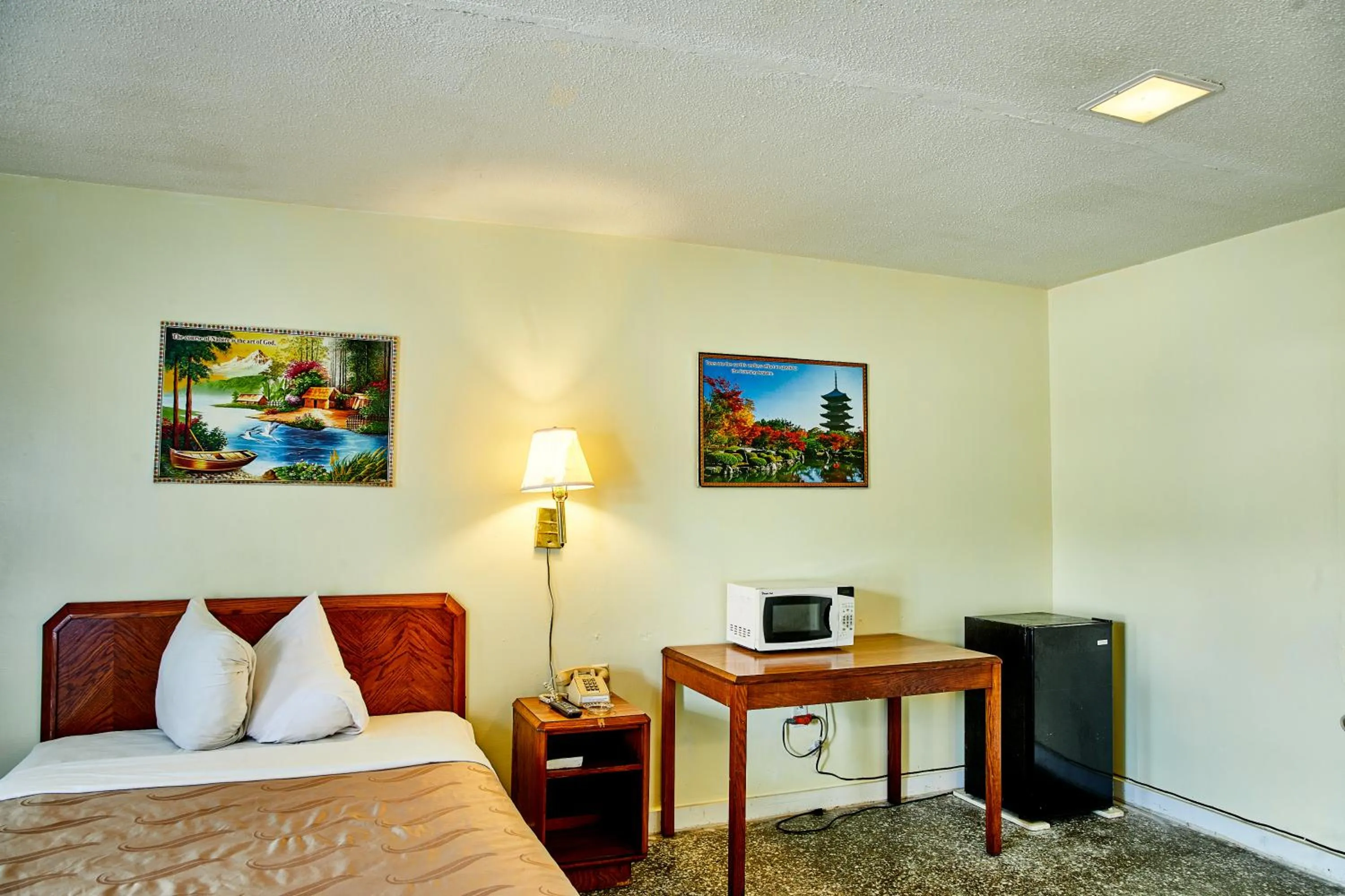 Bedroom in Hospitality Inn