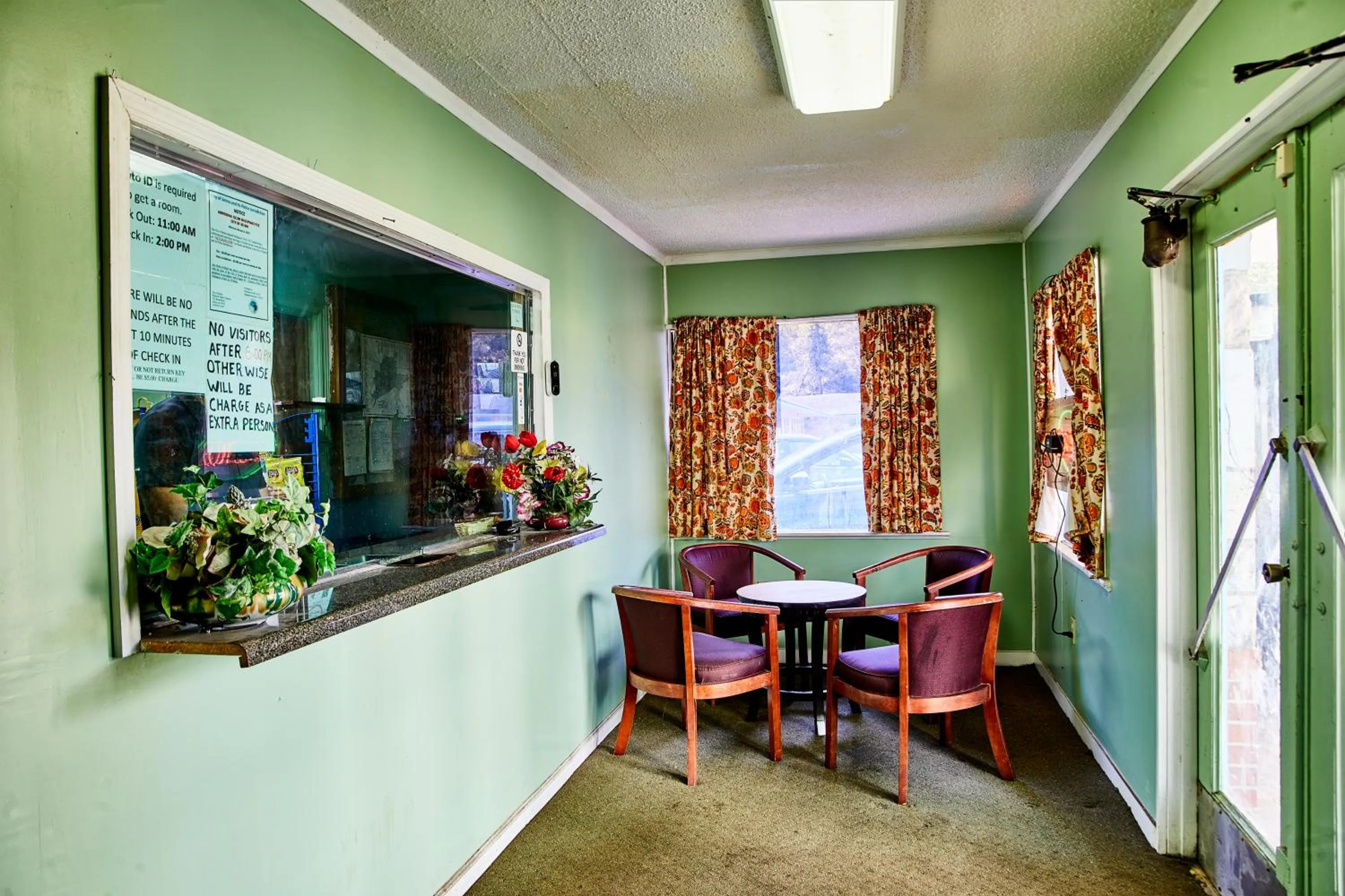 Seating area in Hospitality Inn