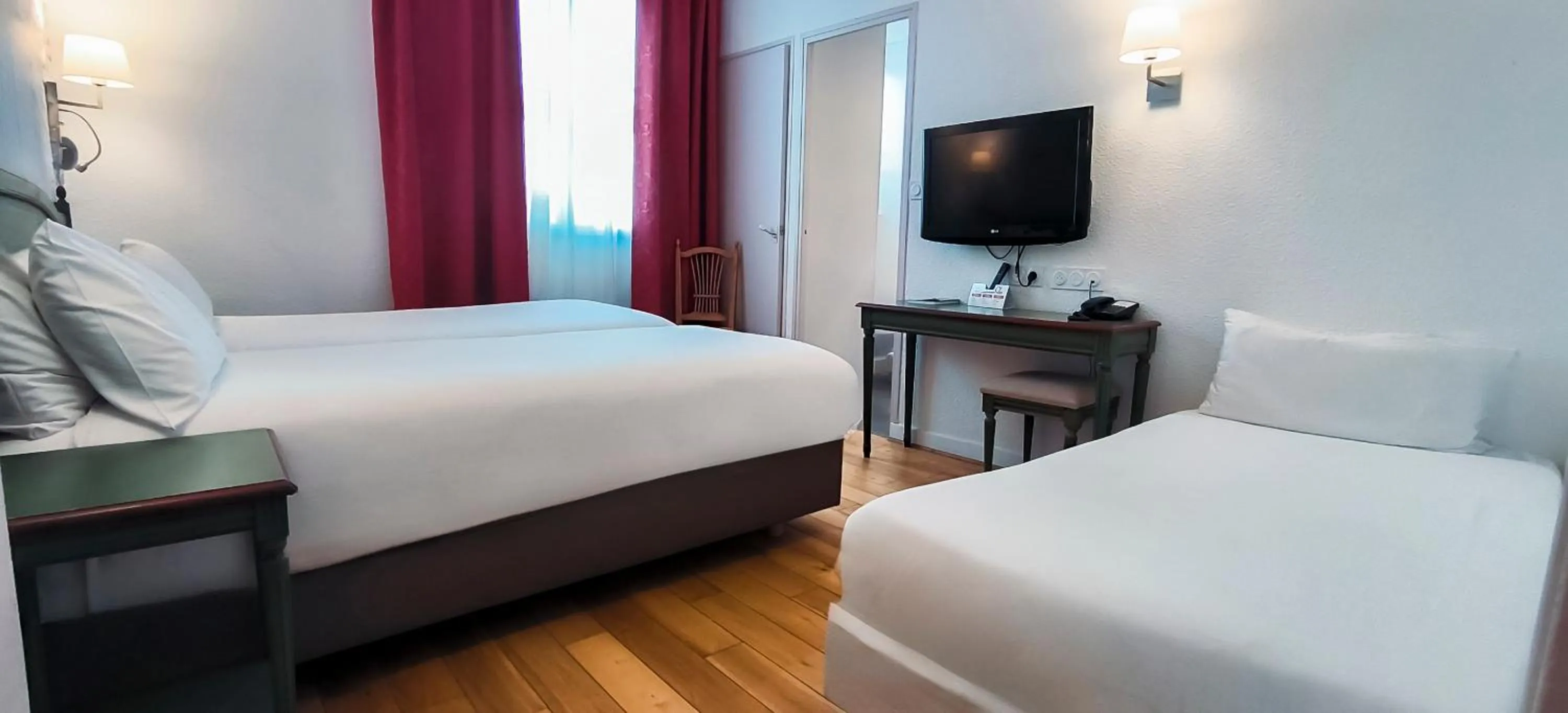 Bed in Logis VIGNES BLANCHES*** Hôtel Cosy et restaurant de terroir