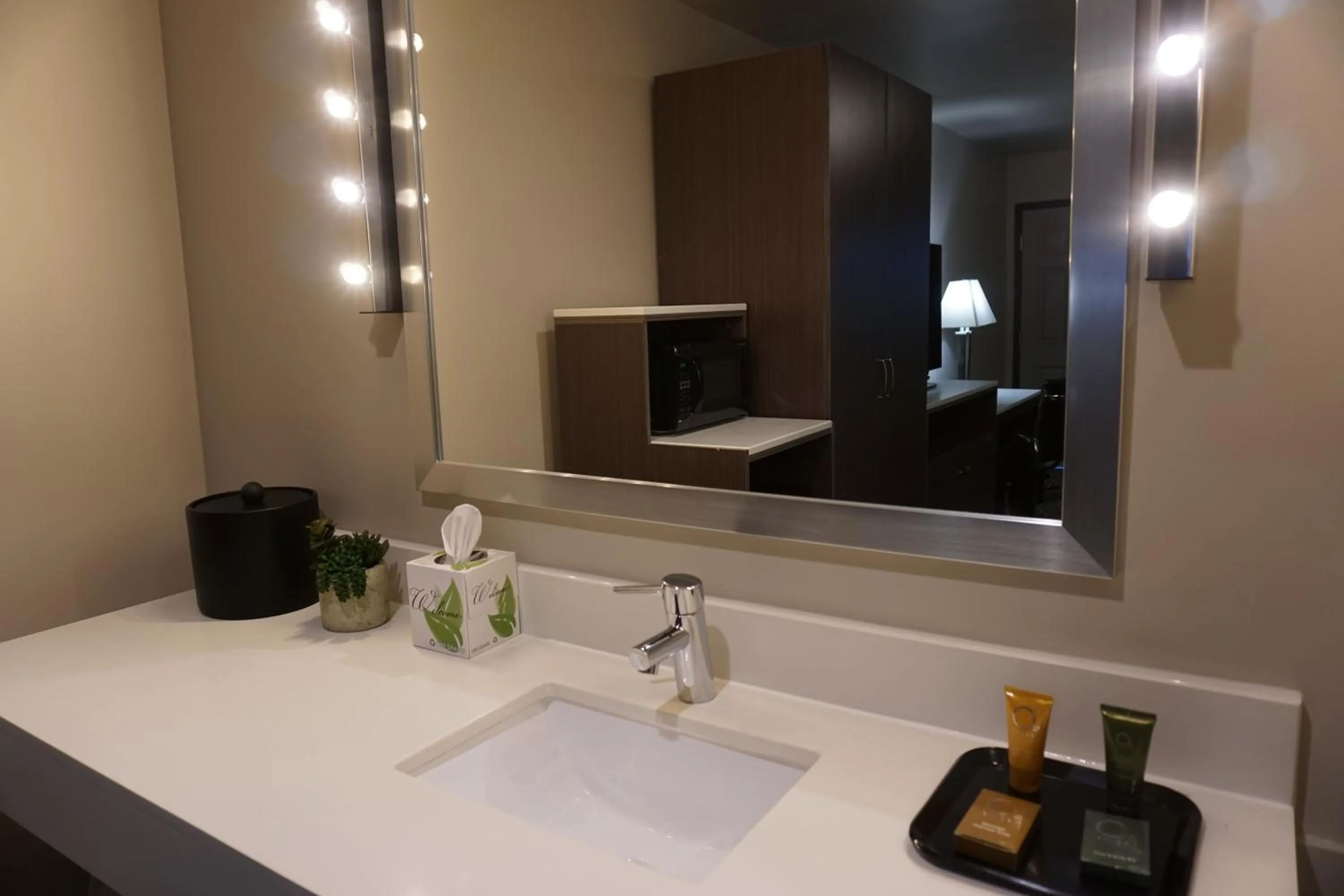 Bathroom in Crescent Bay Inn