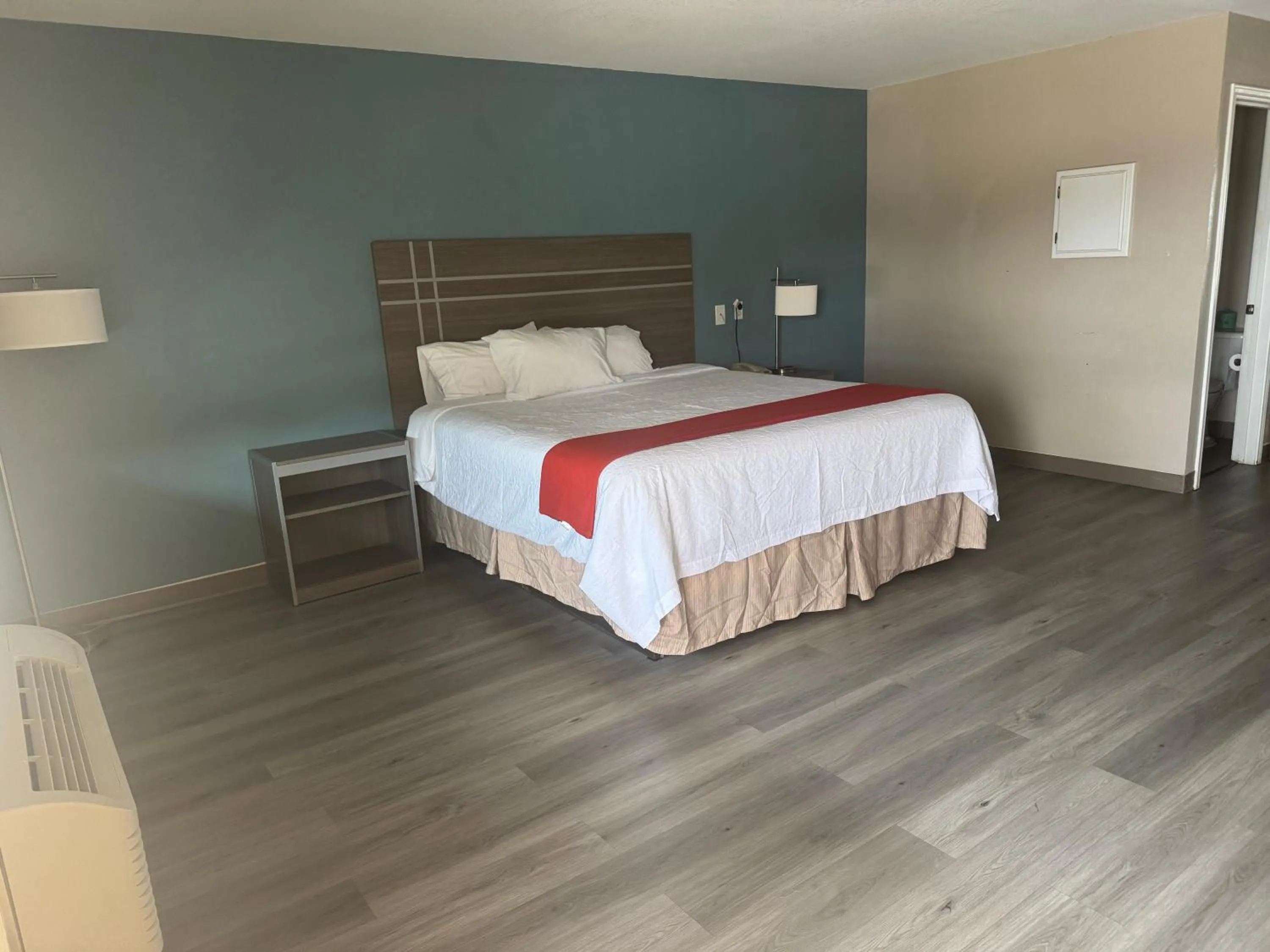 Bed in Deluxe Inn Palacios