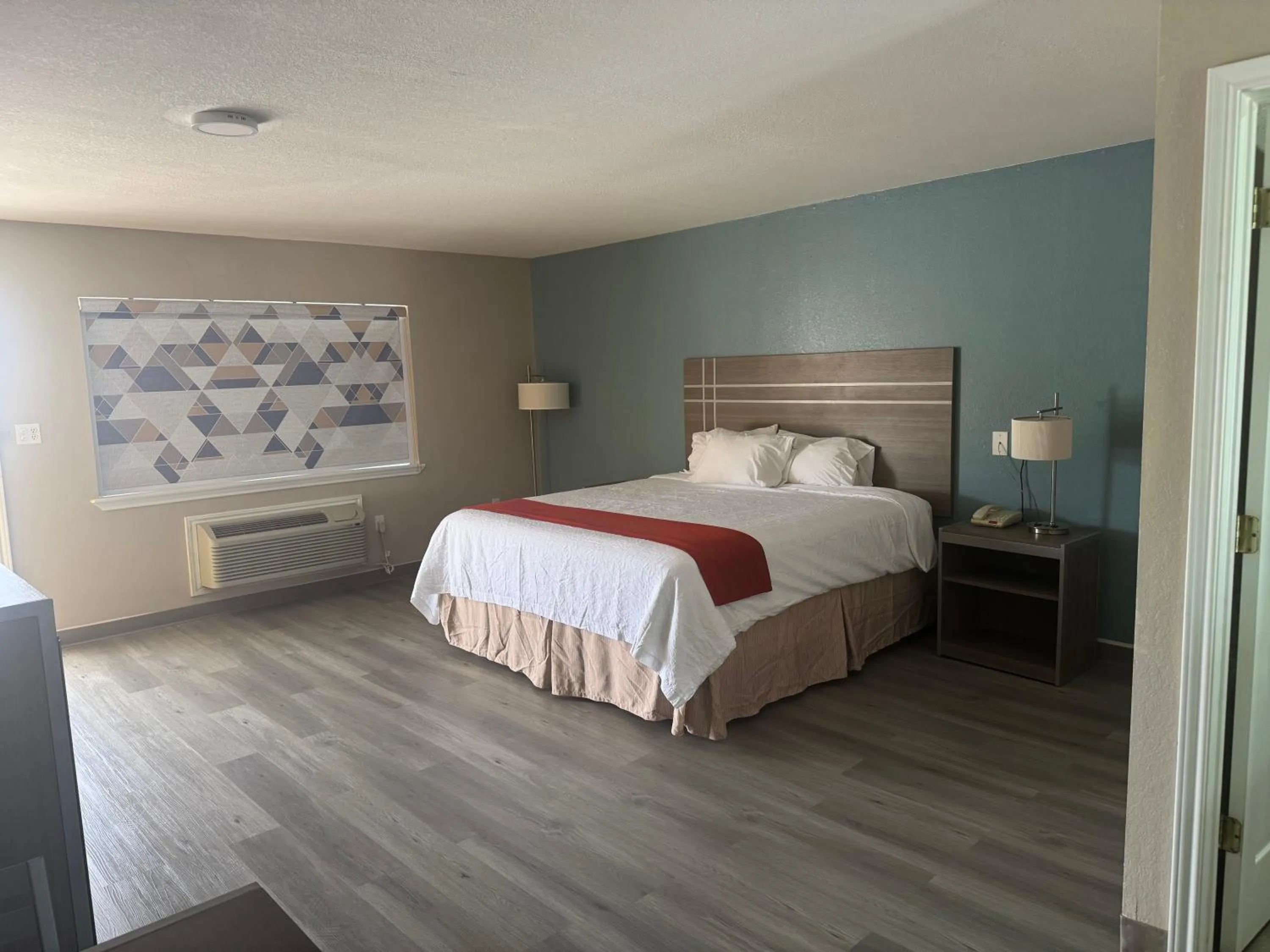 Bed in Deluxe Inn Palacios