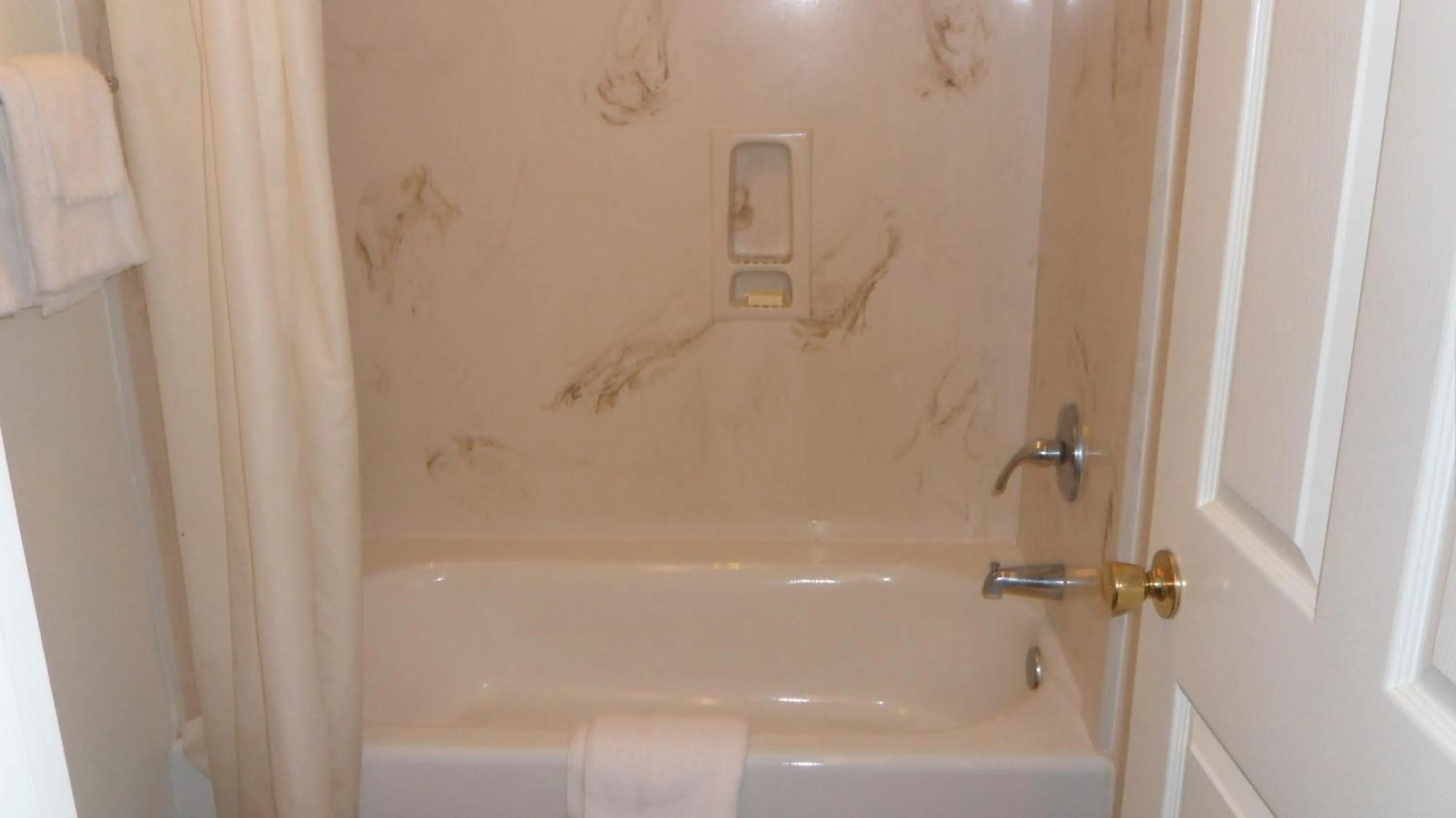 Hot Tub in Deluxe Inn Palacios