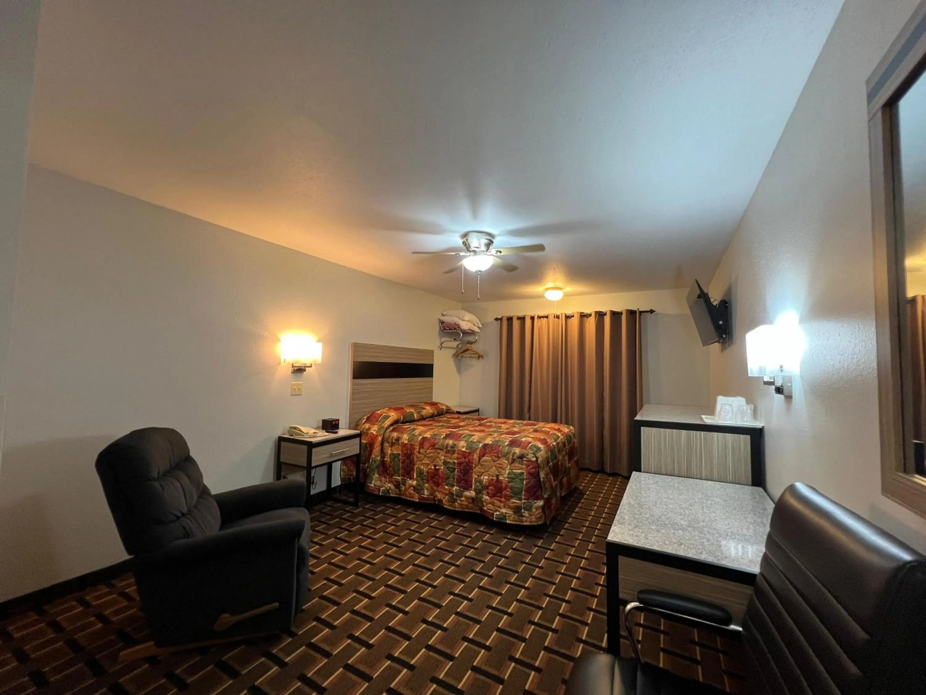 Bedroom, Bed in Deluxe Inn Capital O Nebraska City I 29