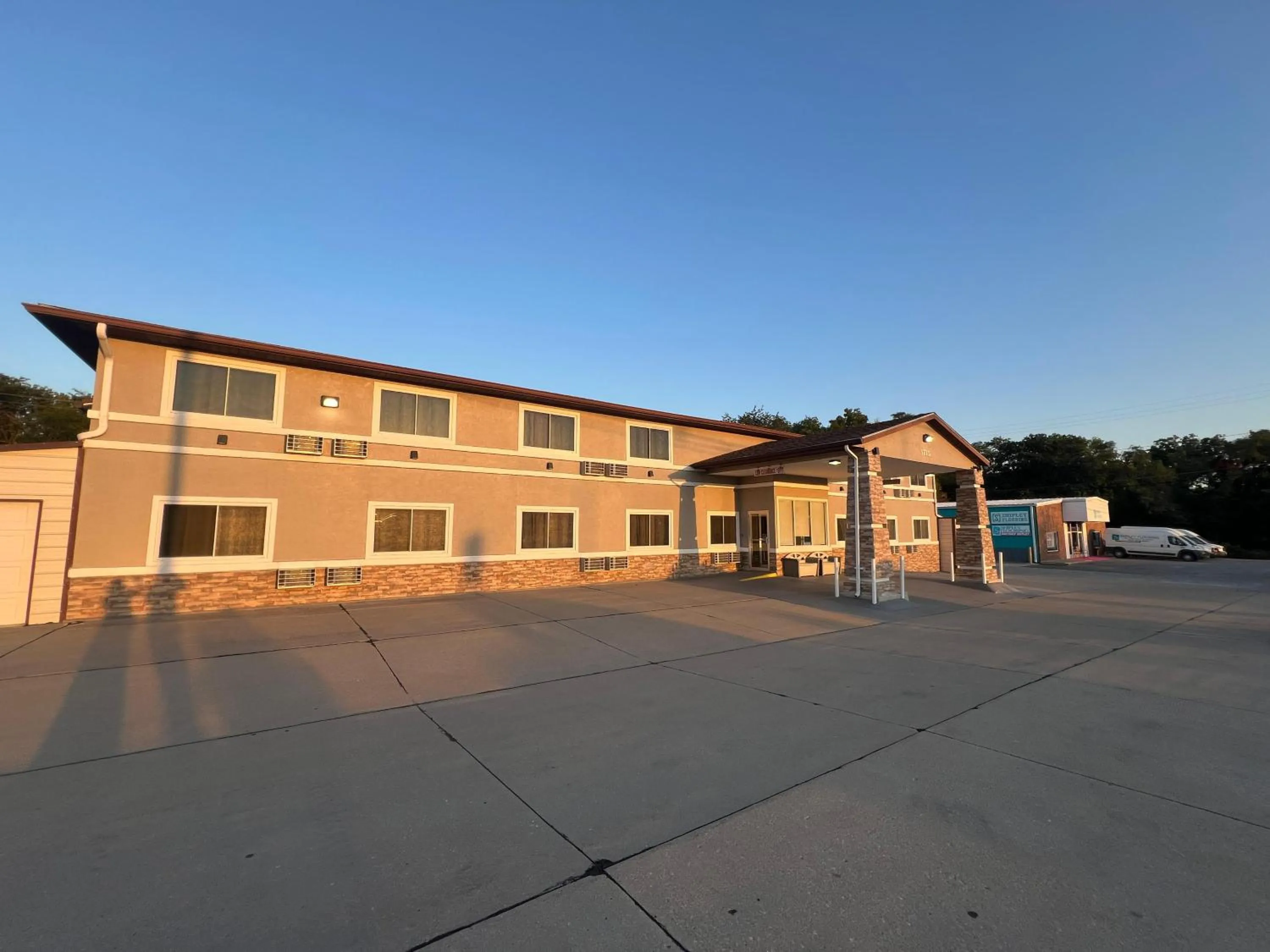 Property building in Deluxe Inn Capital O Nebraska City I 29