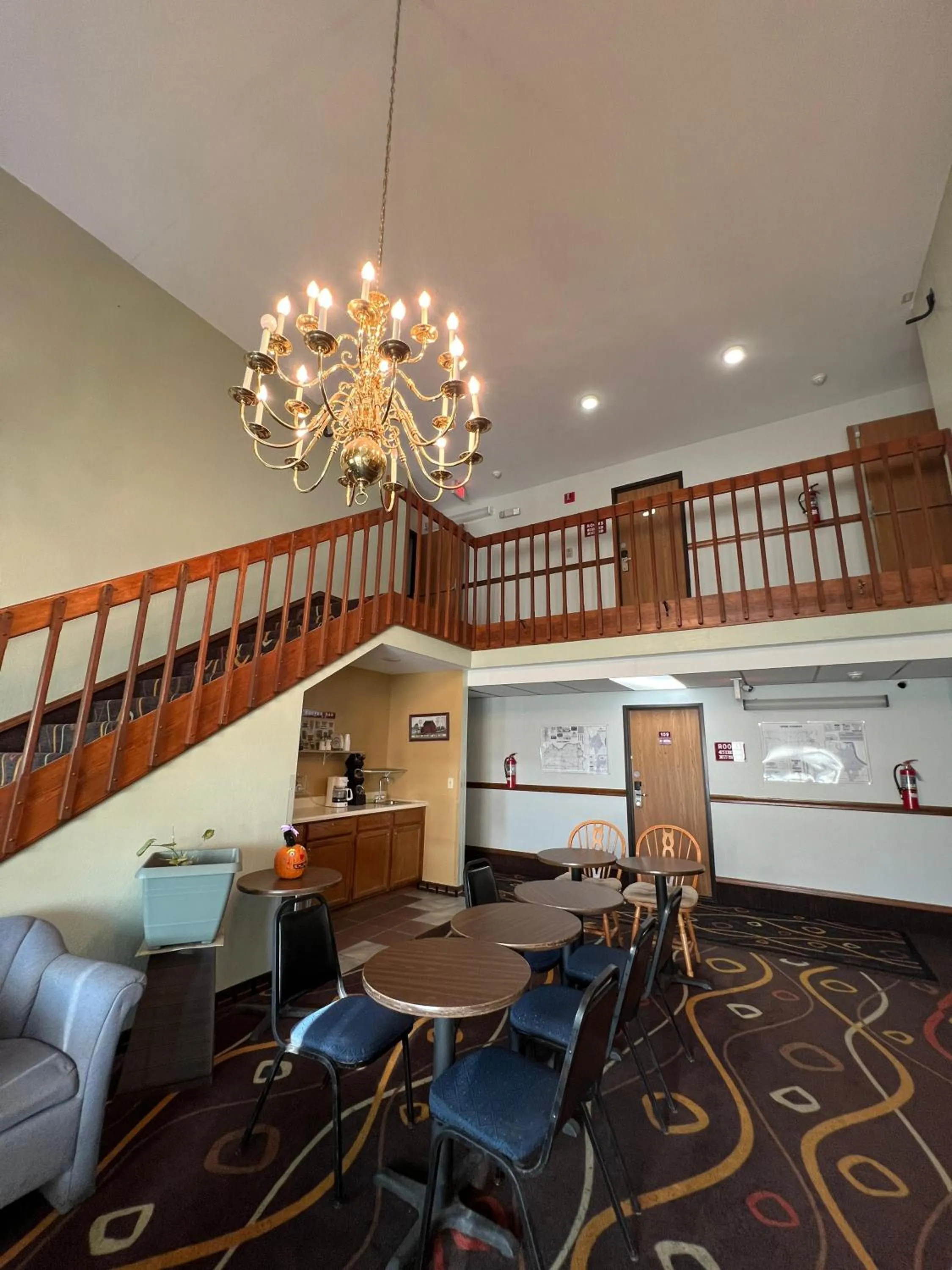 Seating area in Deluxe Inn Capital O Nebraska City I 29