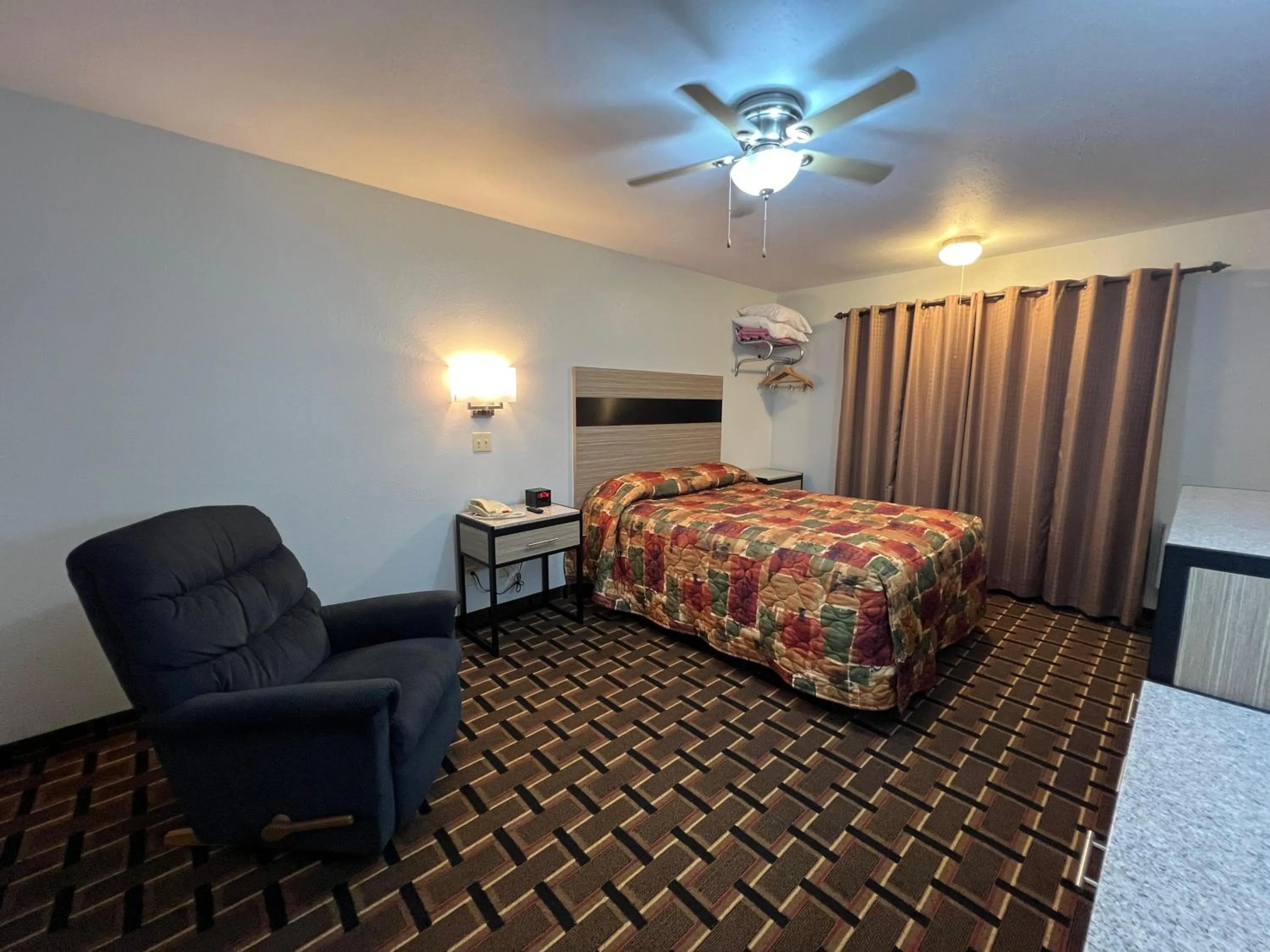 Bedroom, Bed in Deluxe Inn Capital O Nebraska City I 29