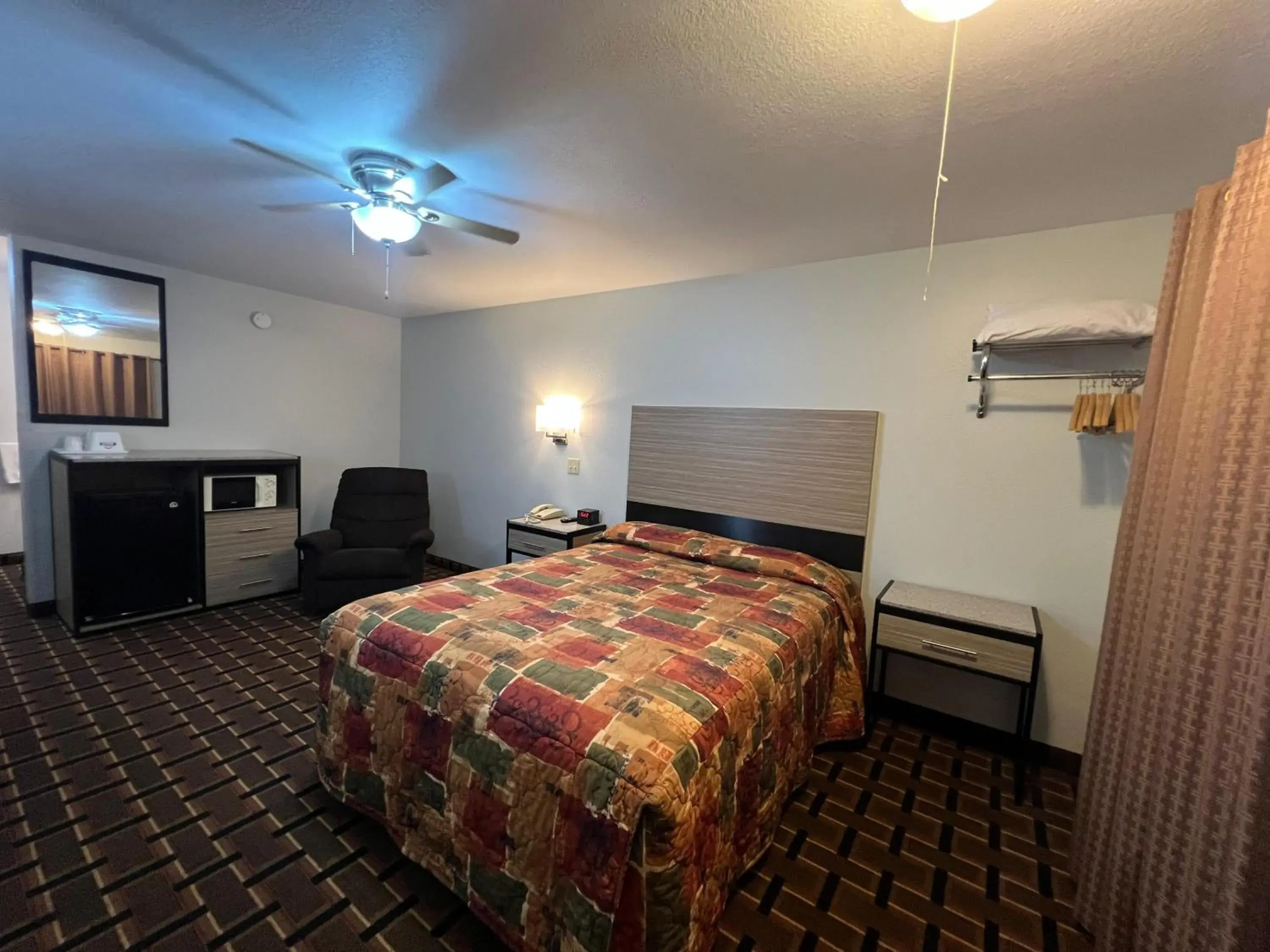 Queen Bed in Deluxe Inn Capital O Nebraska City I 29 Queen Bed in Deluxe Inn Capital O Nebraska City I 29